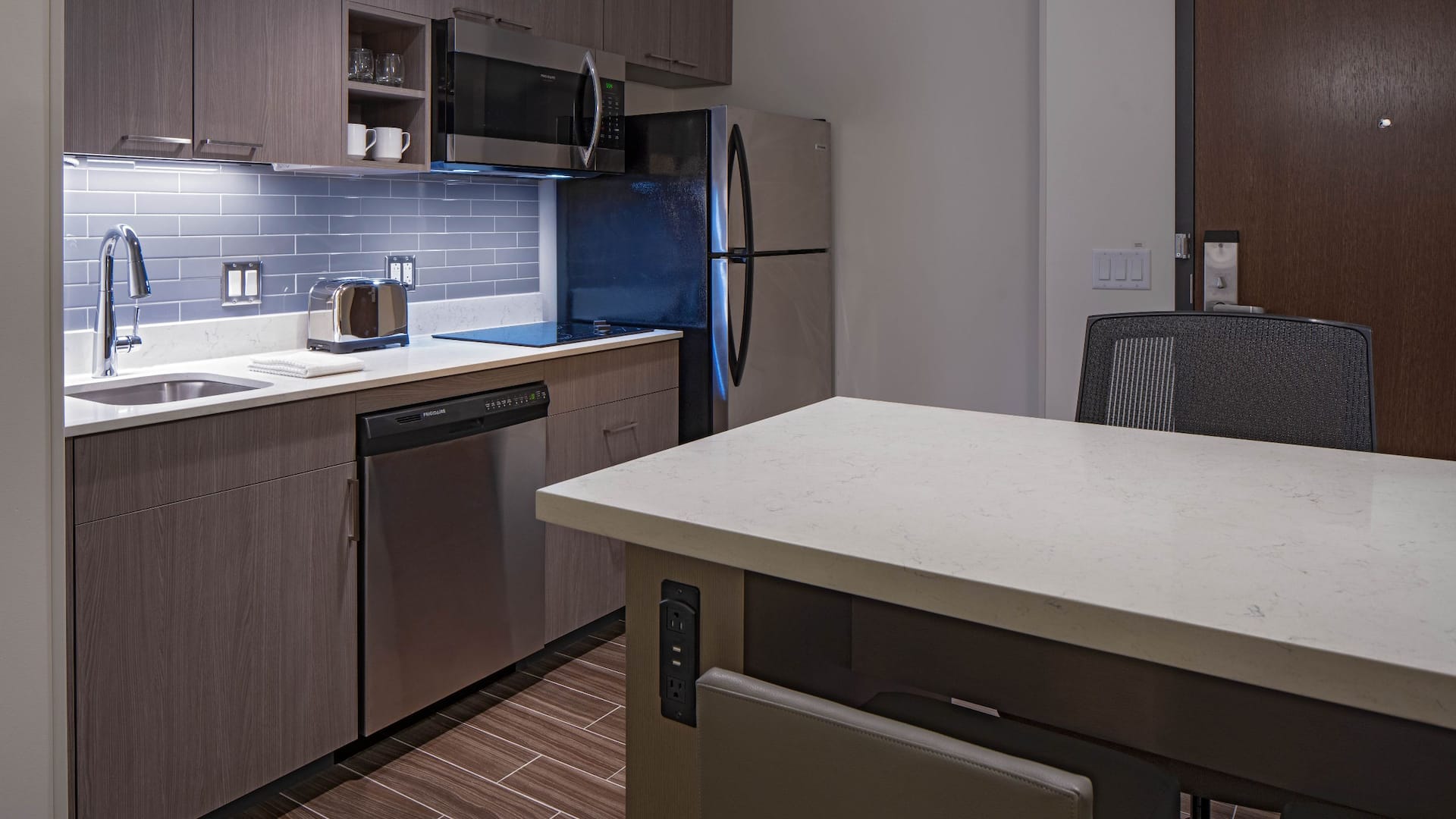 3 of 5 Hyatt House Indianapolis / Downtown King Suite Kitchen