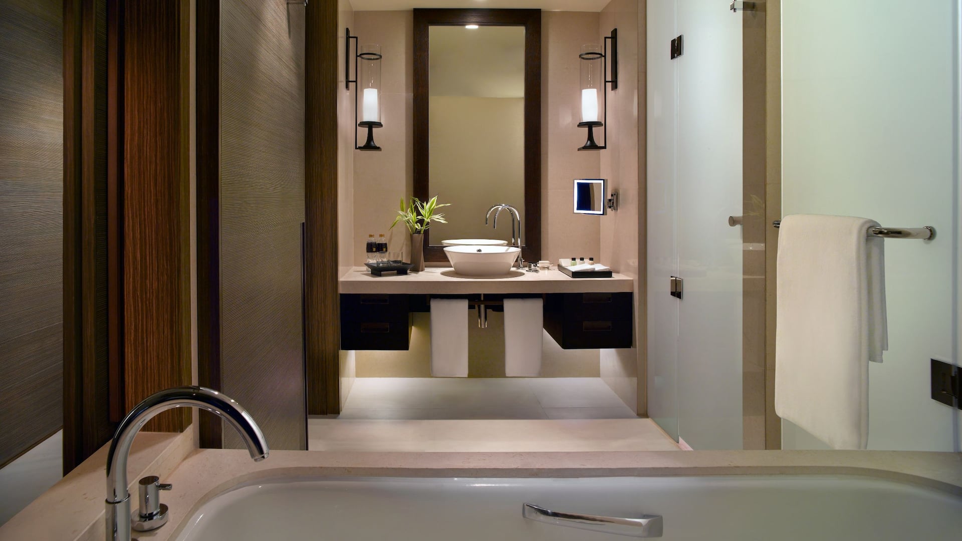 2 de 2 Hyatt Regency Hua Hin Club Bathroom