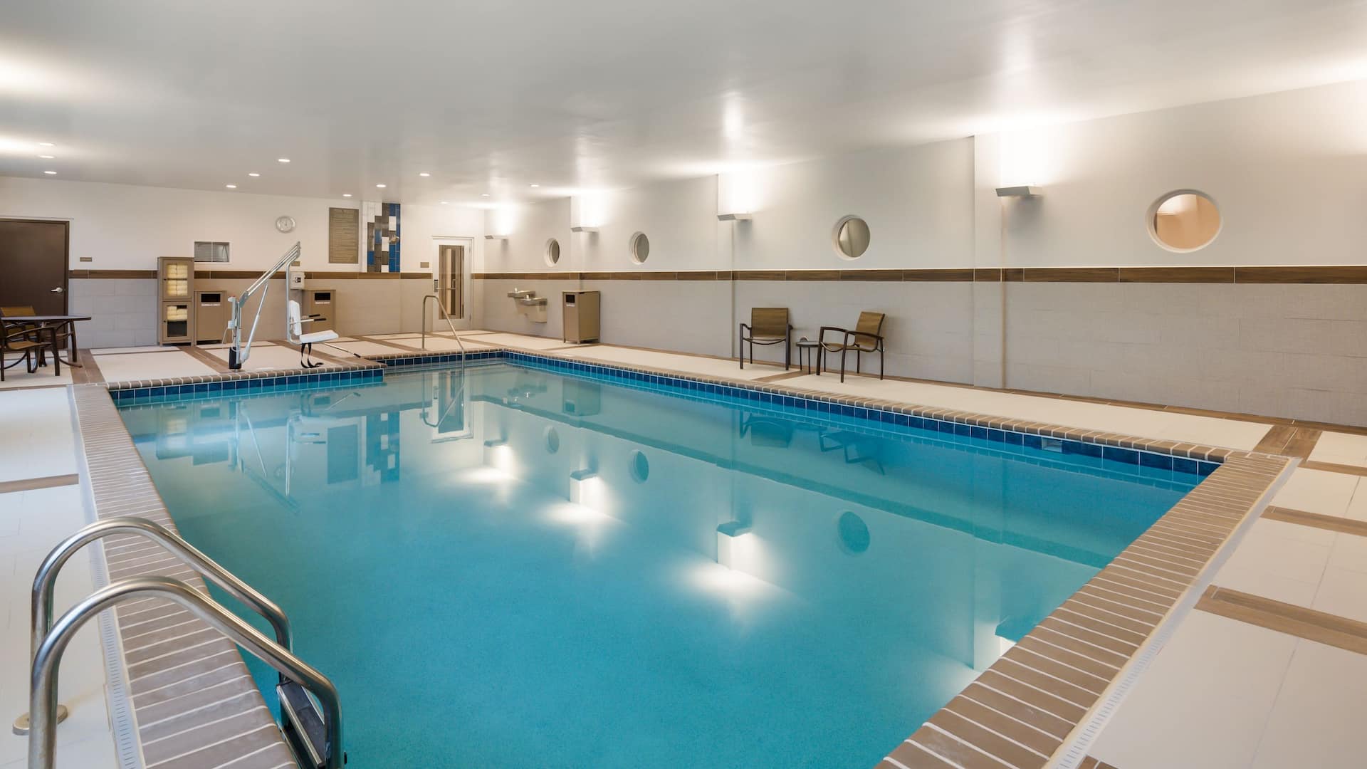 Hyatt Place Hampton Convention Center Pool