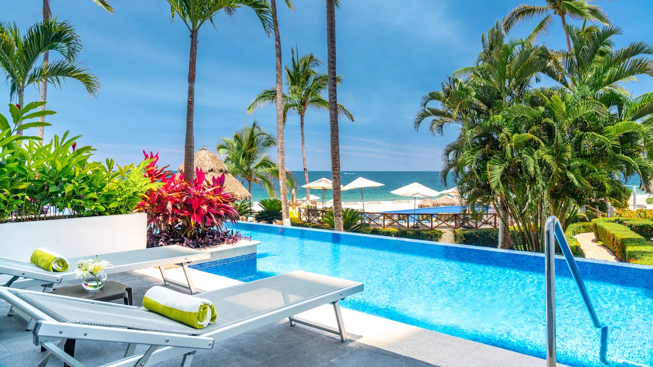 Club ocean view swim up suite king hyatt ziva puerto vallarta