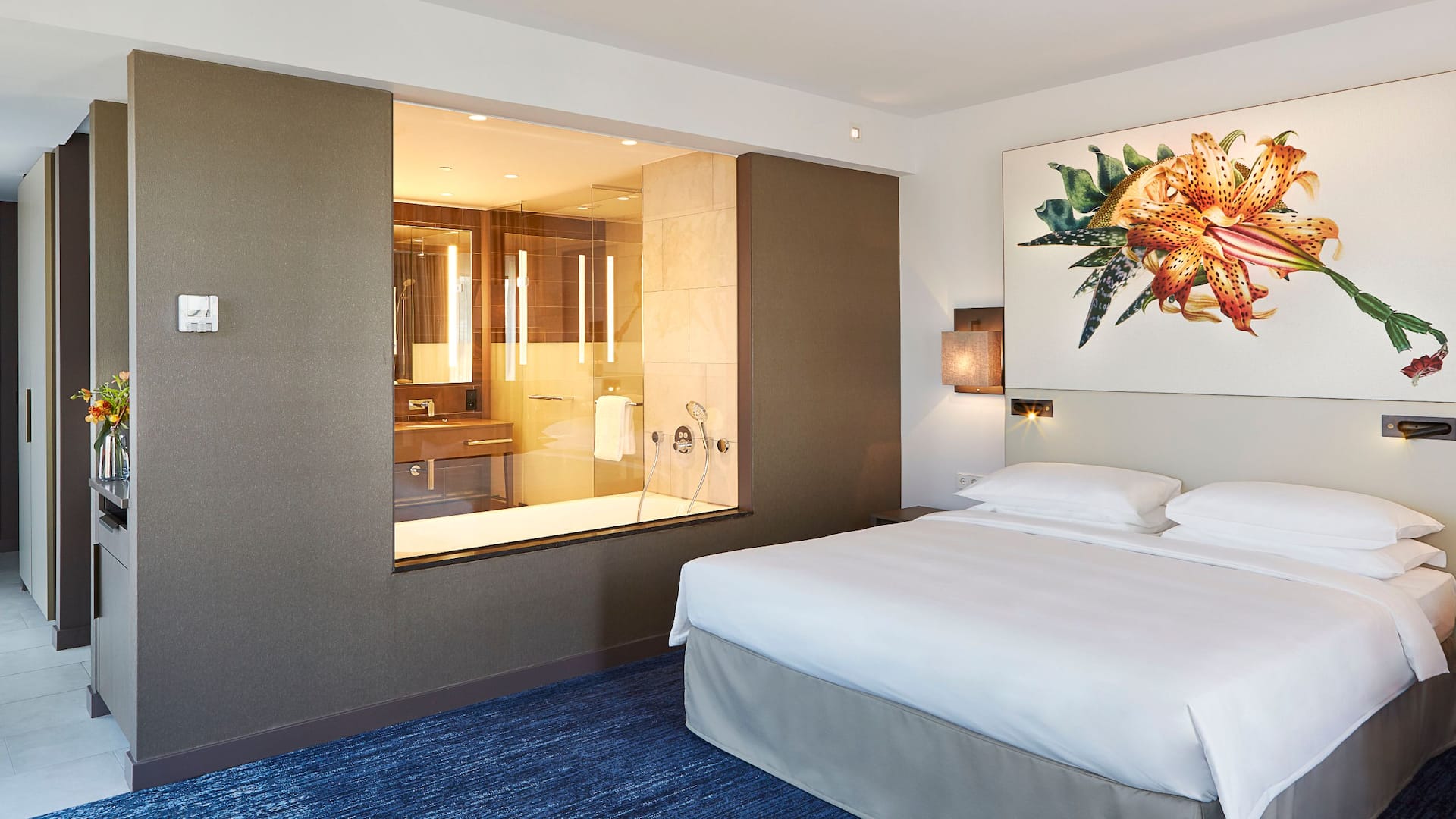 Hyatt Regency Amsterdam Deluxe King Guestroom