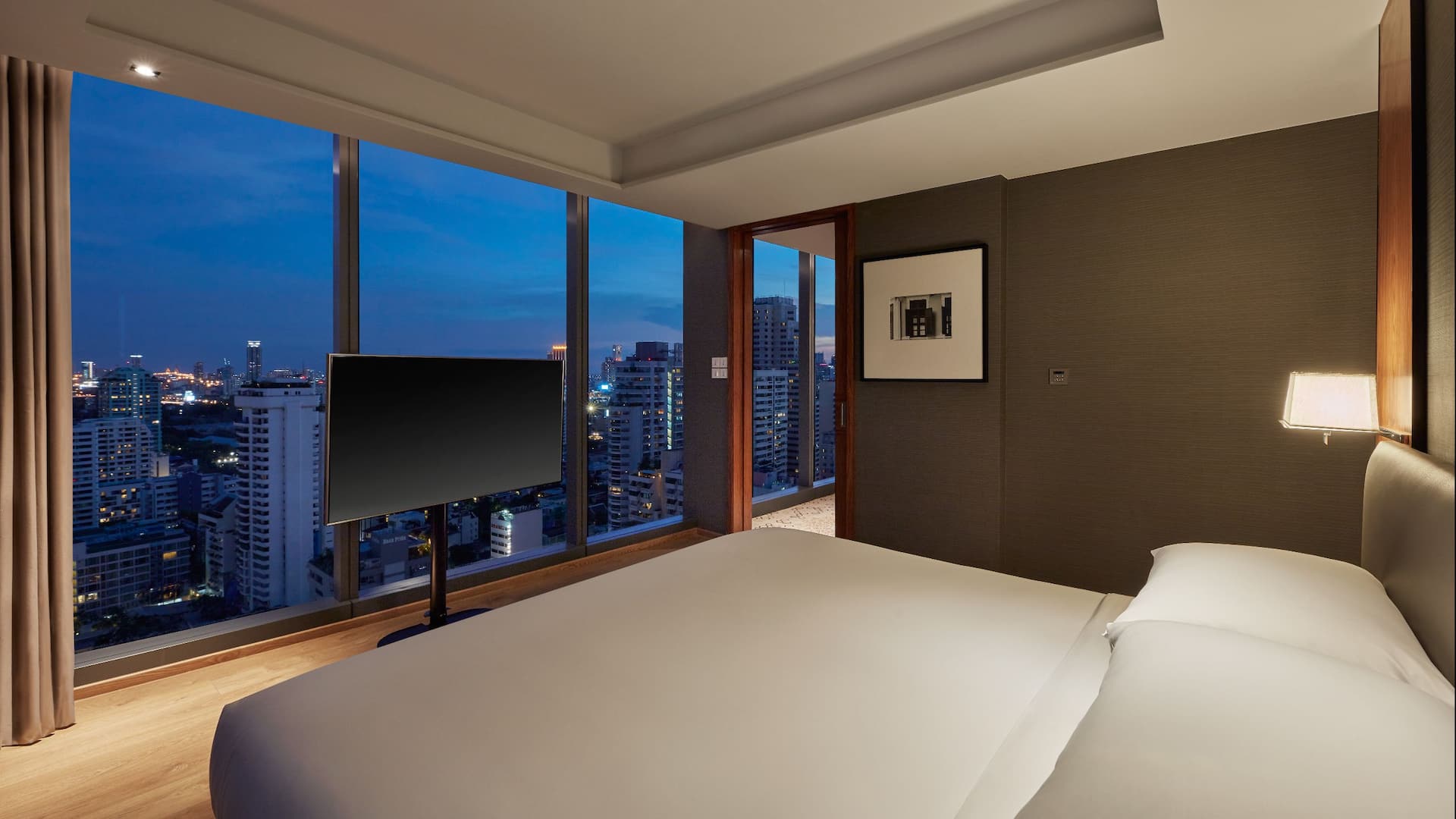 Hyatt Regency Bangkok Sukhumvit Executive Suite Bedroom