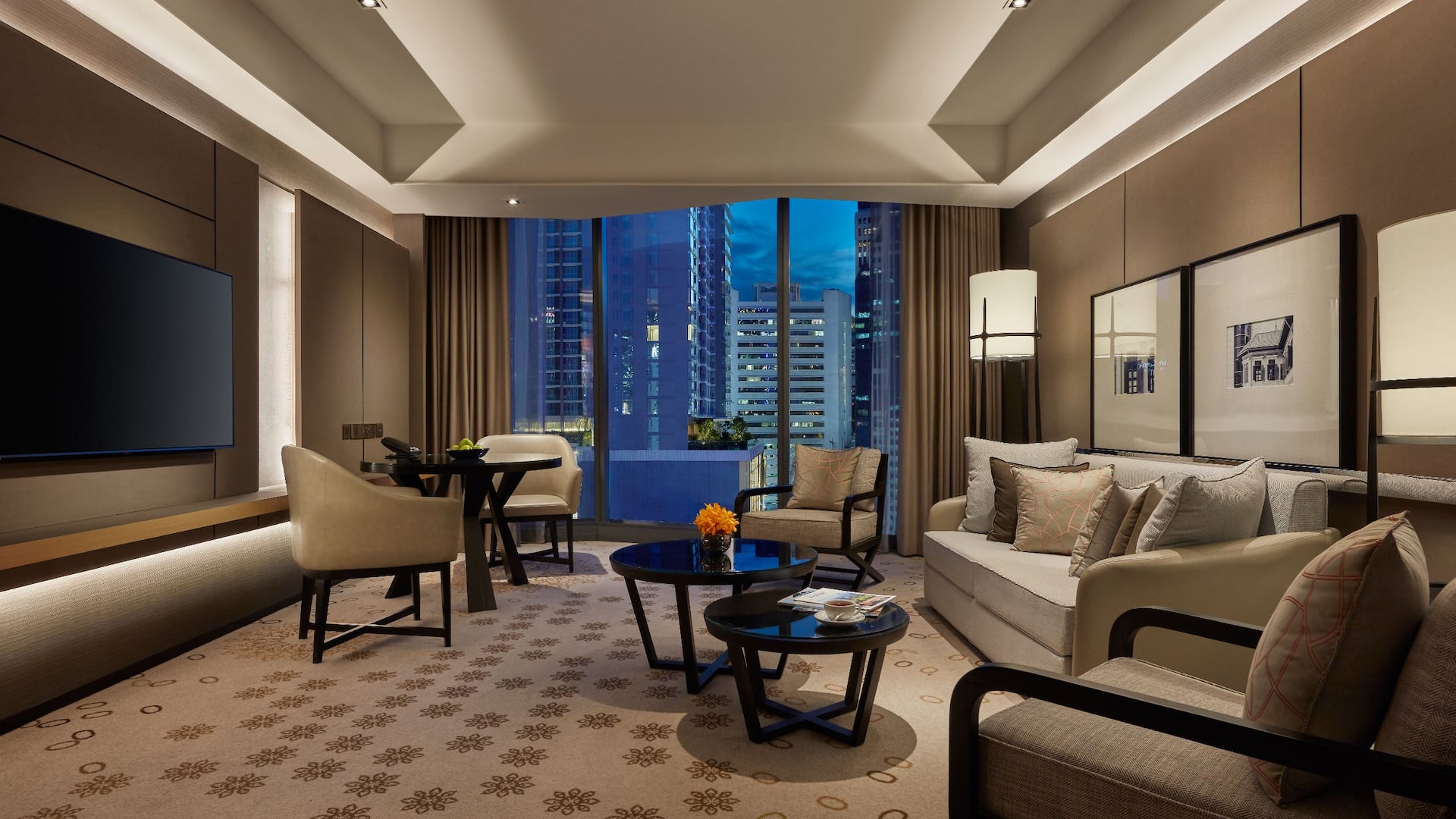 2/3 Hyatt Regency Bangkok Sukhumvit Regency Deluxe Suite Living Area