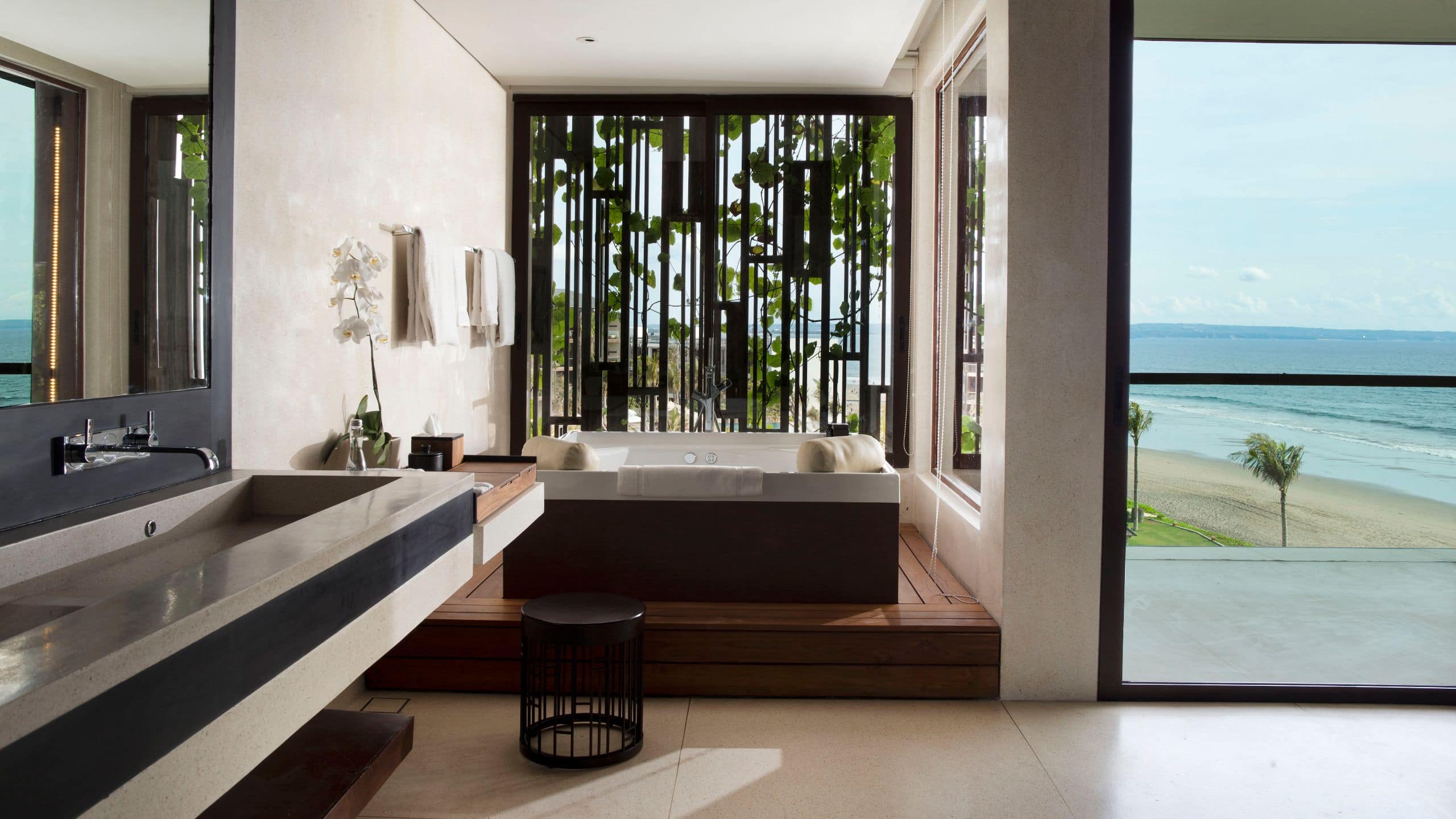 2/8 Alila Seminyak Penthouse Bathroom