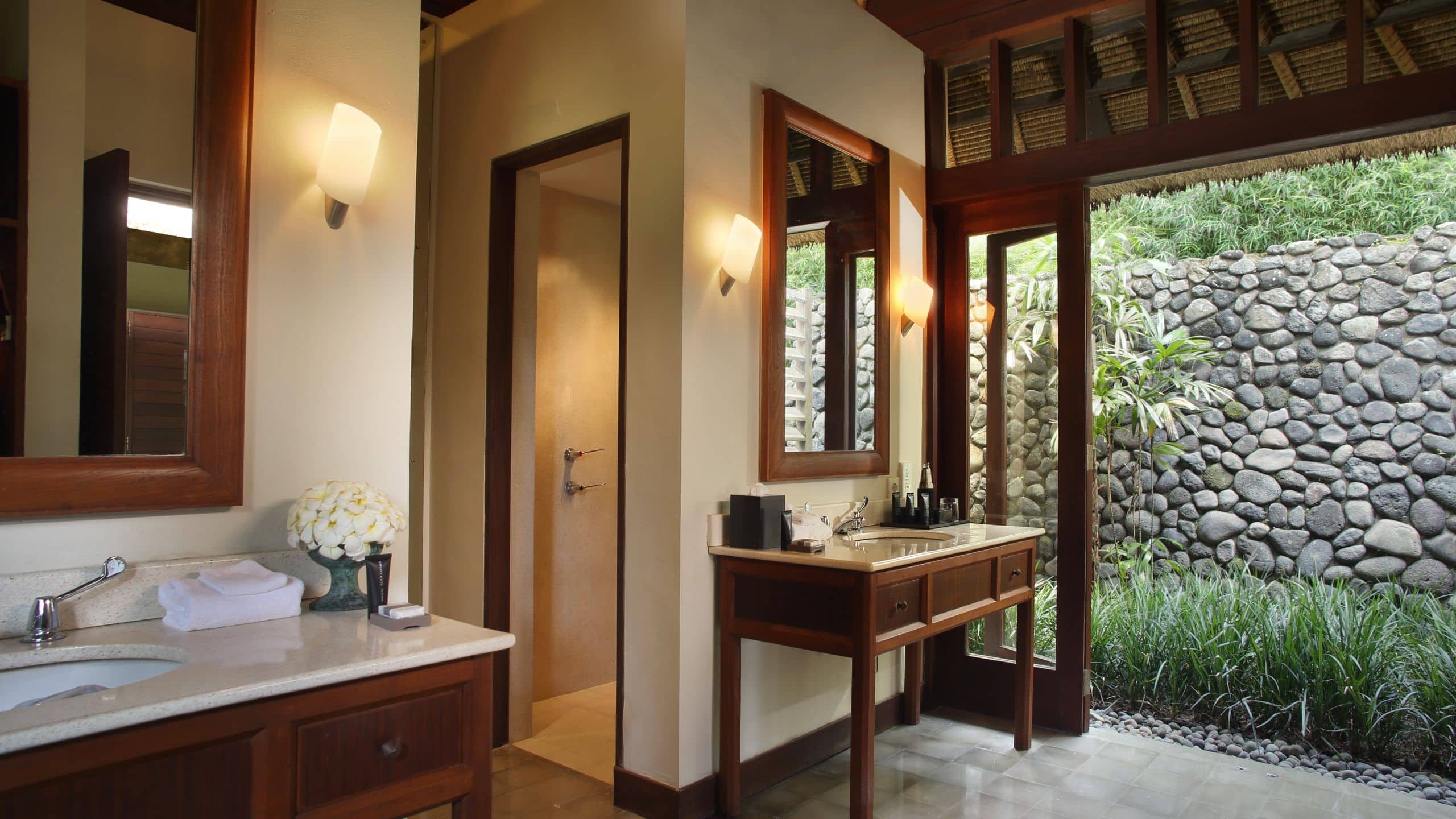 第 3，共 6 Alila Ubud Valley Villa Bathroom