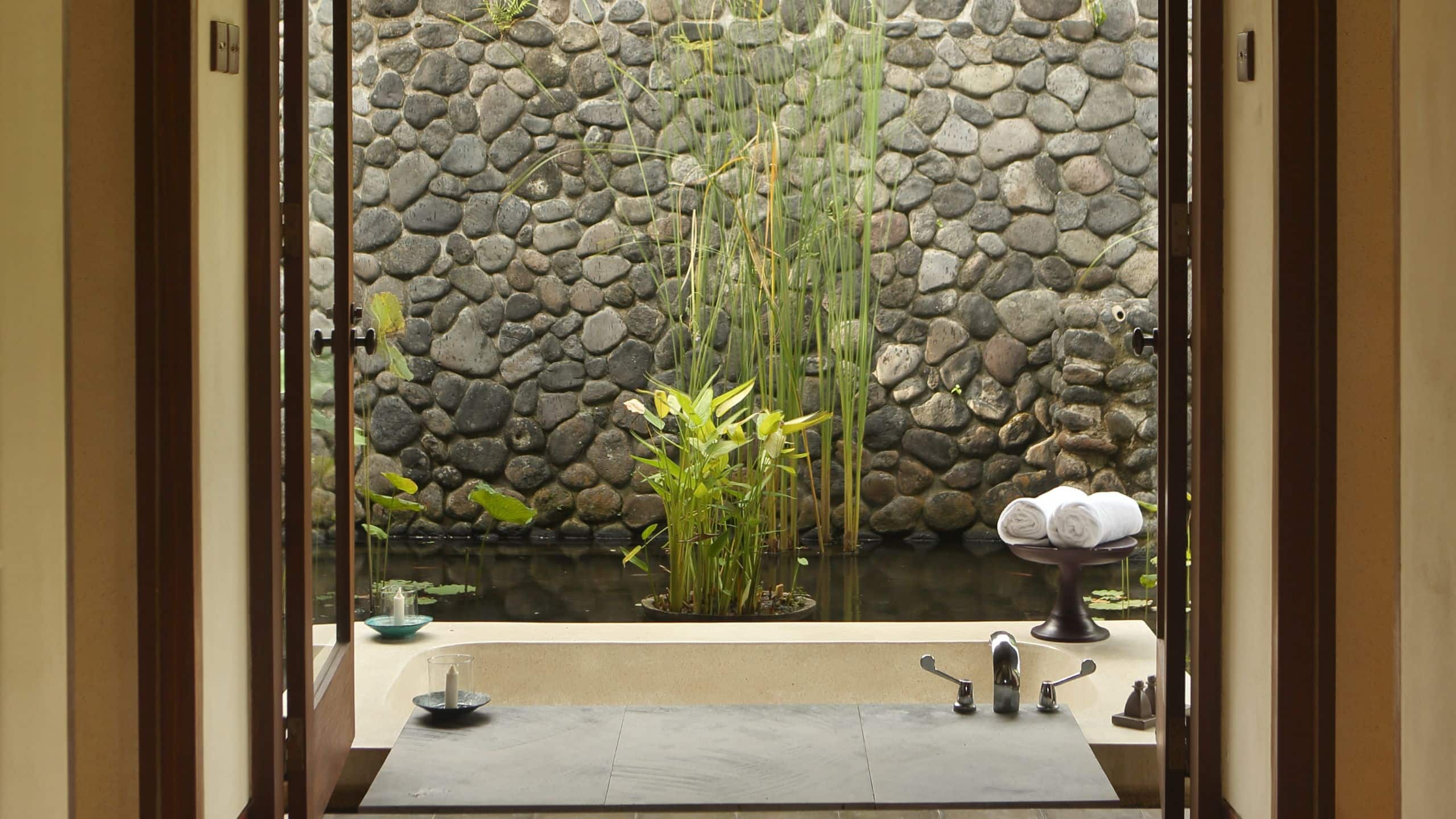 第 3，共 4 Alila Ubud Pool Villa Bathroom