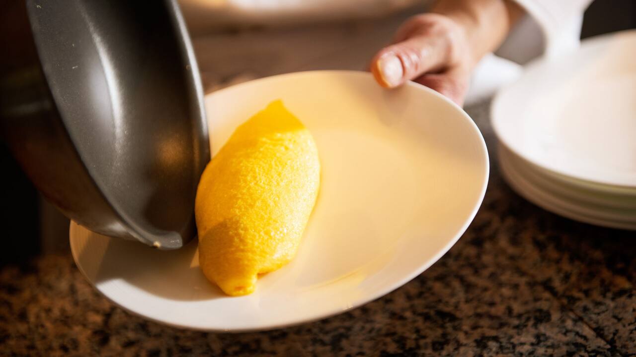 Hyatt Regency Hakone Resort and Spa| Dining Room Breakfast Omelette