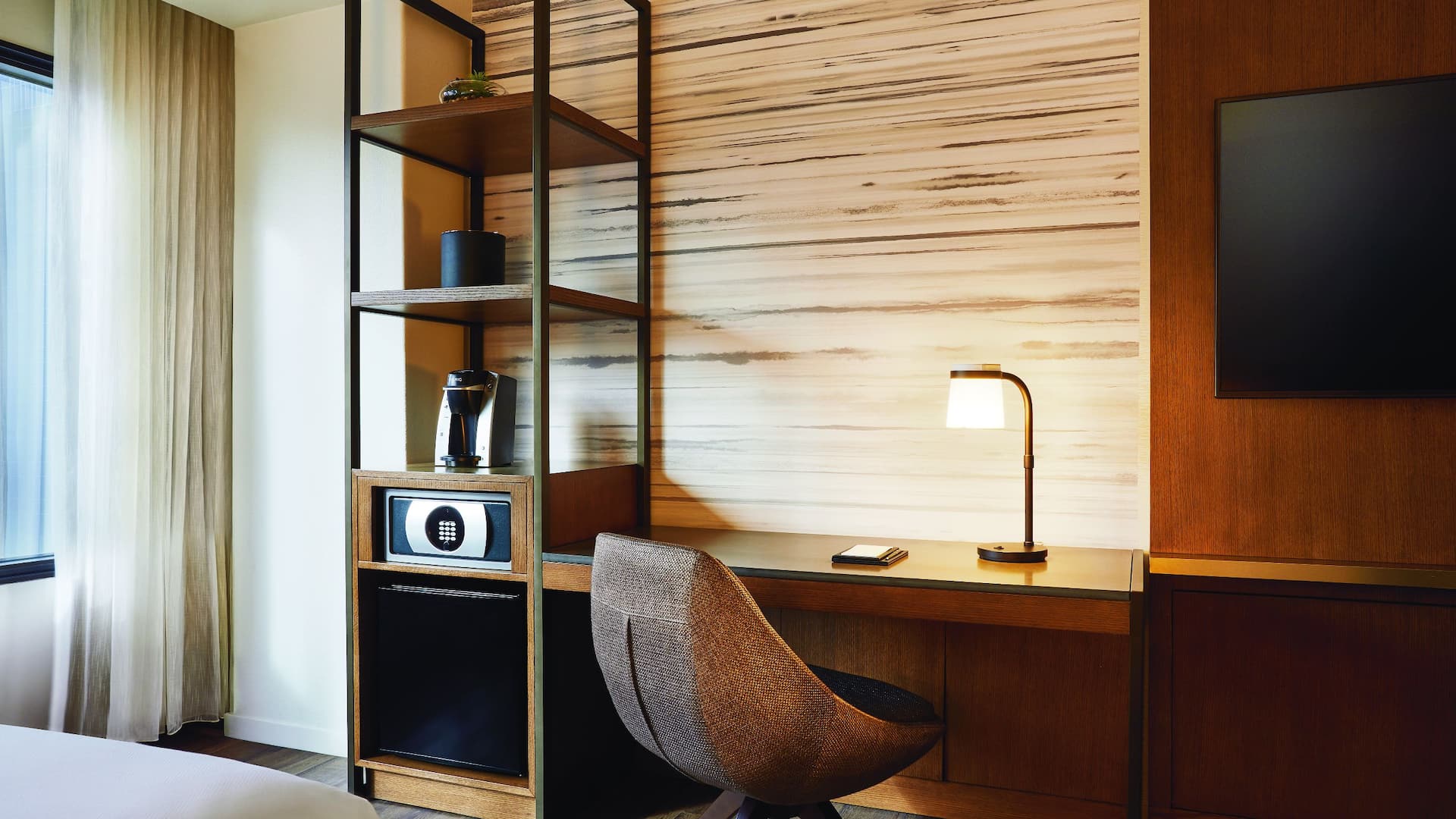 Hyatt Regency Phoenix Guestroom Detail