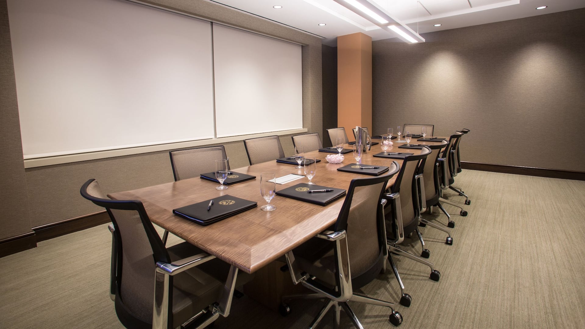 2 of 2 Hyatt Place Arlington/Courthouse Plaza Boardroom Setup