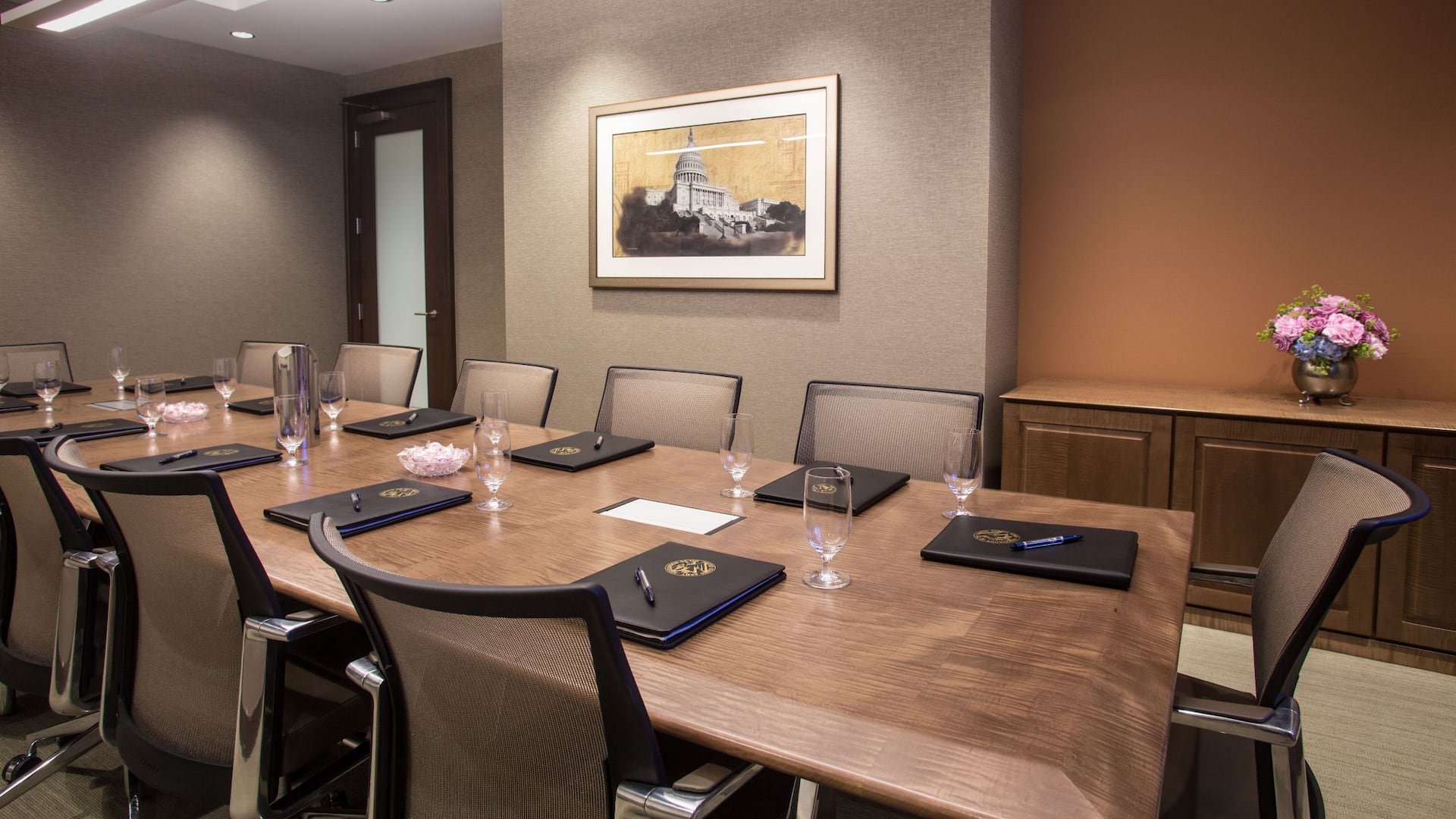 1 of 2 Hyatt Place Arlington/Courthouse Plaza Boardroom Setup