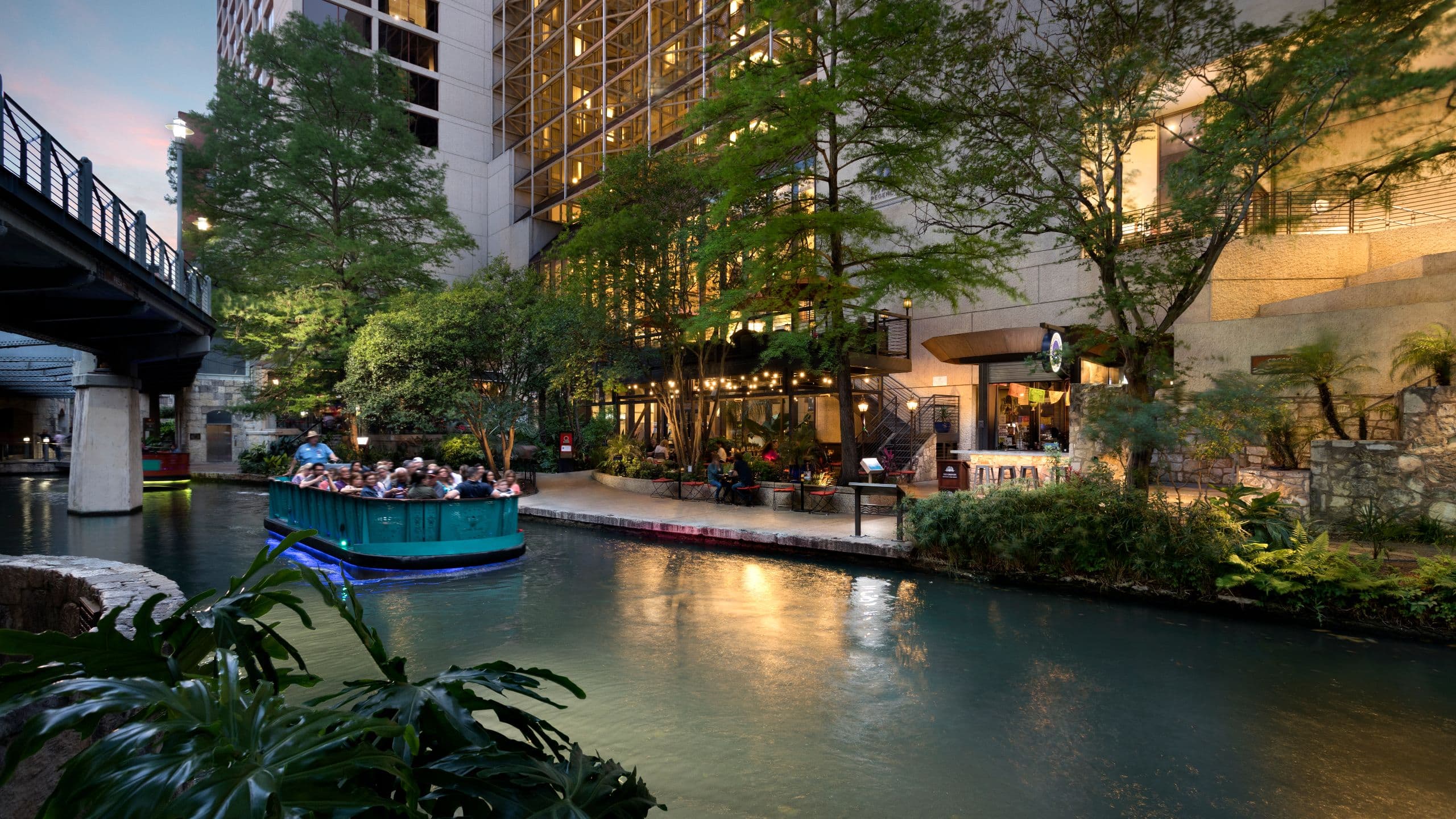 Hyatt Regency San Antonio Riverwalk P180 Hotel Exterior River Walk.16x9 