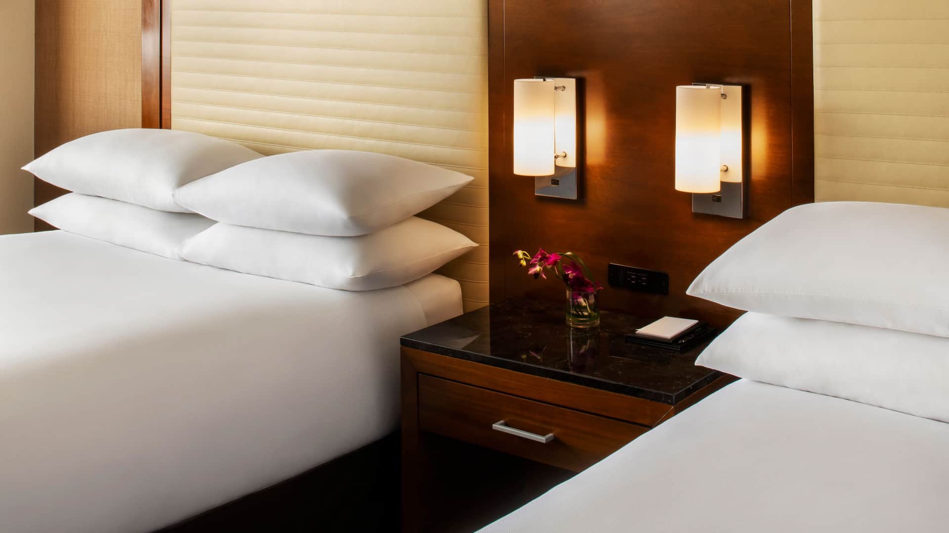 Hyatt Regency O'Hare Chicago Two Double Bed