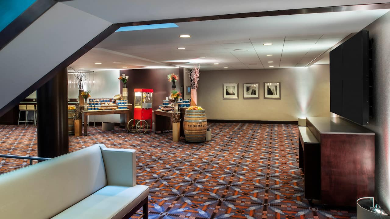 Spacious foyer and conference center near O’Hare Airport