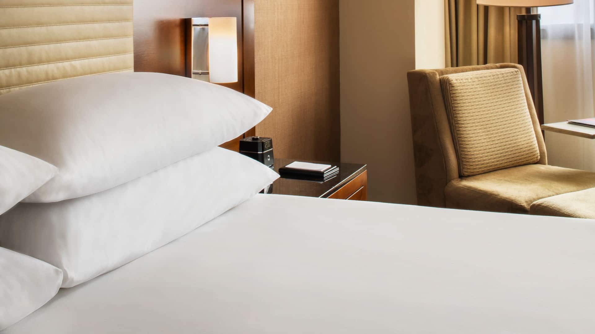 Hyatt Regency O'Hare Chicago King Bed