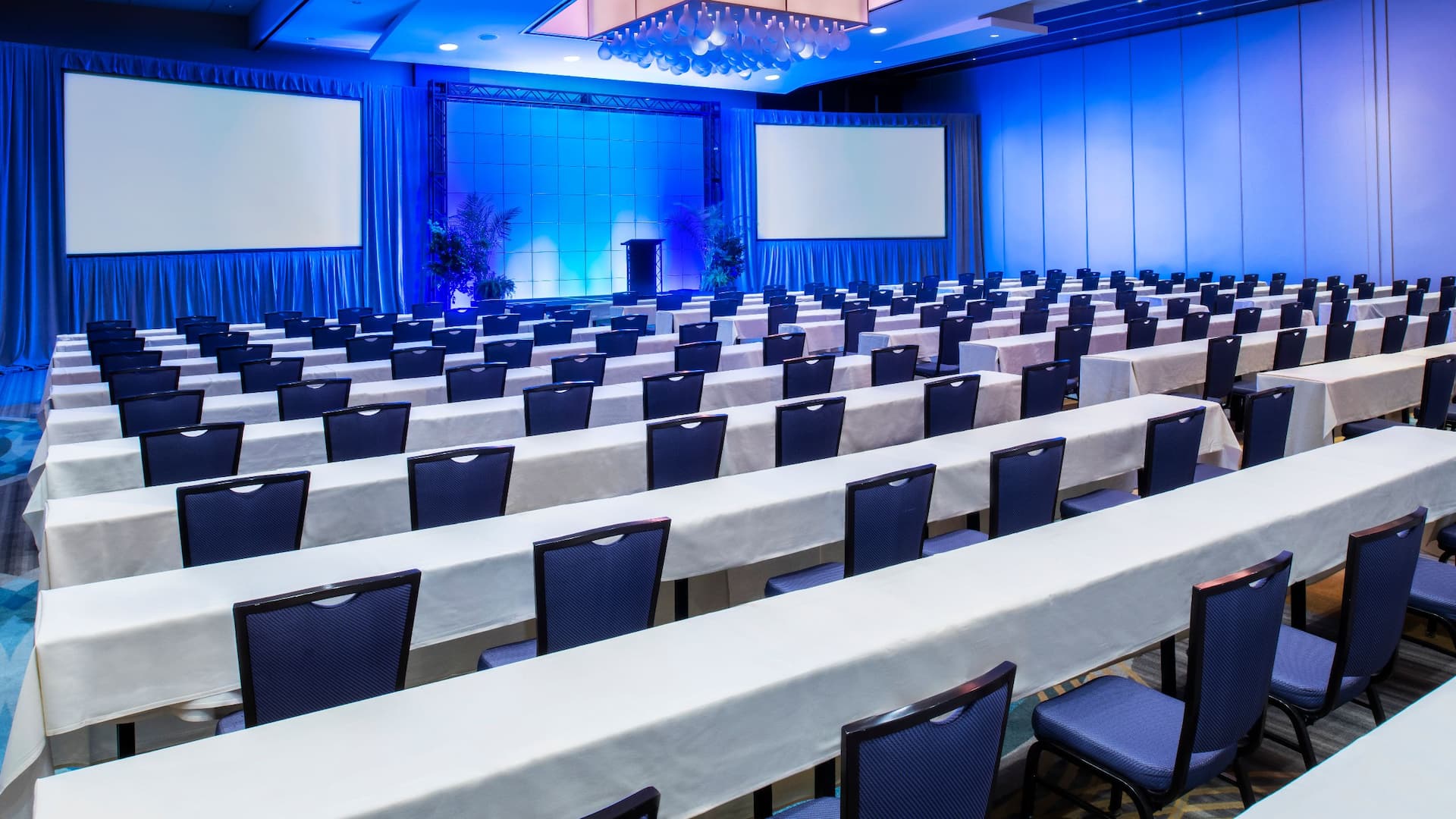 Hyatt Regency O'Hare Chicago Rose AB Classroom