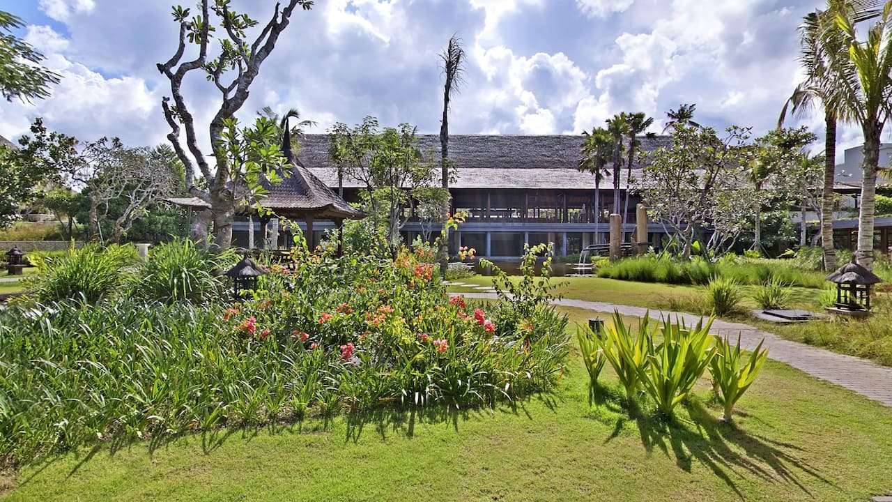 Hyatt Regency Bali Hotel, Beachfront Location and Lush Tropical Gardens