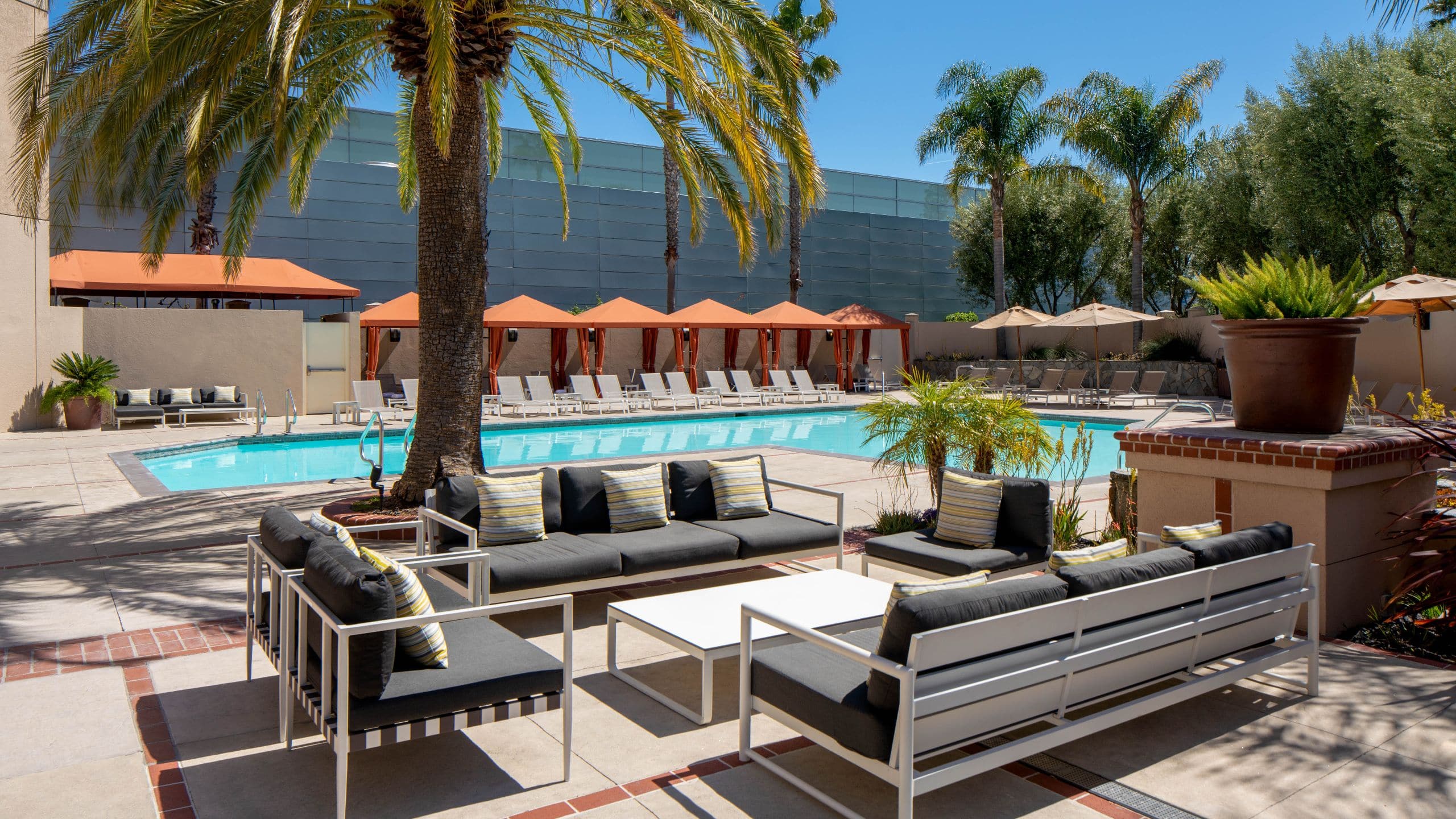 Hyatt Regency Santa Clara Poolside Lounge