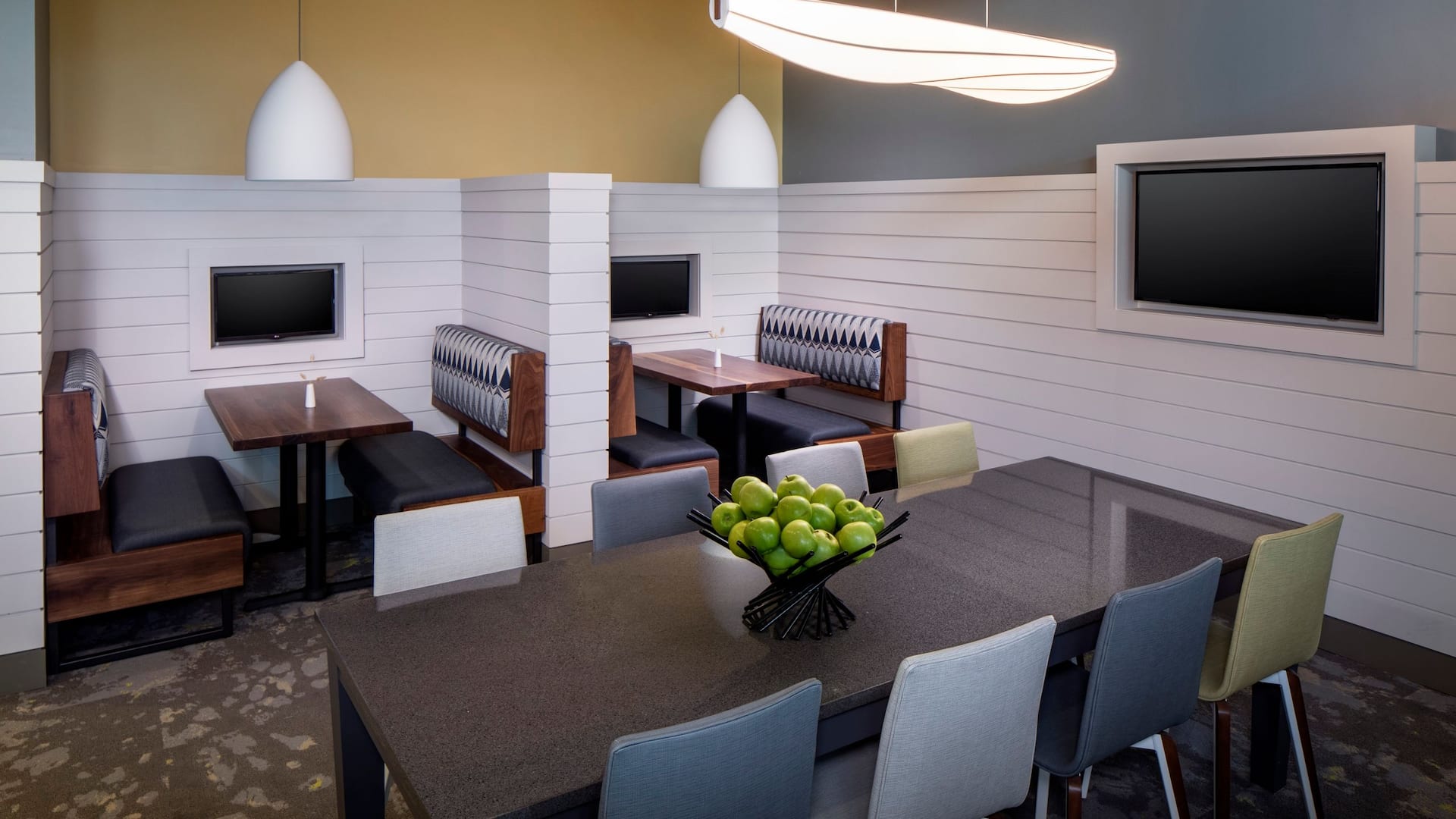 Hyatt Place Long Island/East End Family Table