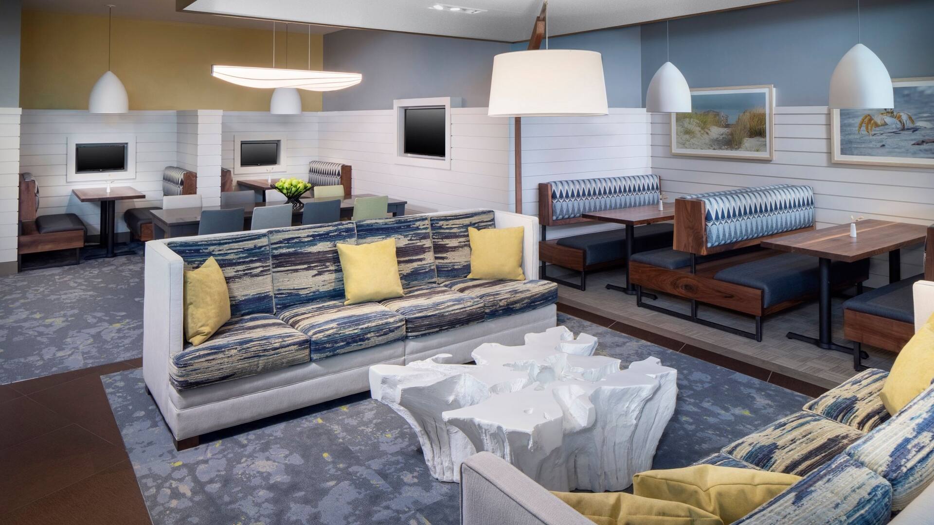 Hyatt Place Long Island/East End Lobby Lounge