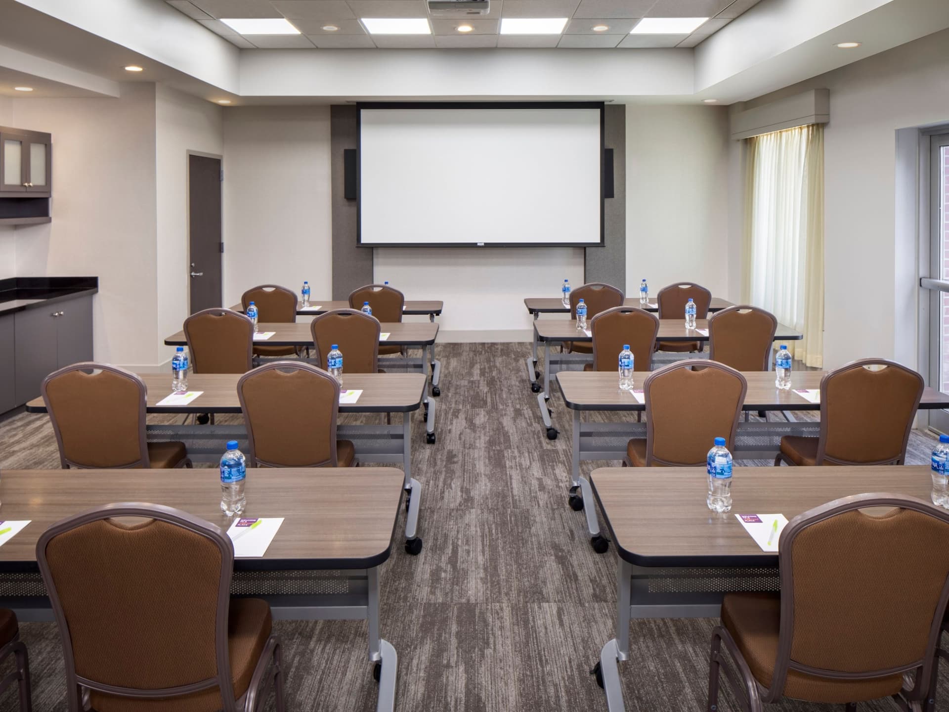 Hyatt Place Long Island/East End Peconic Room Classroom