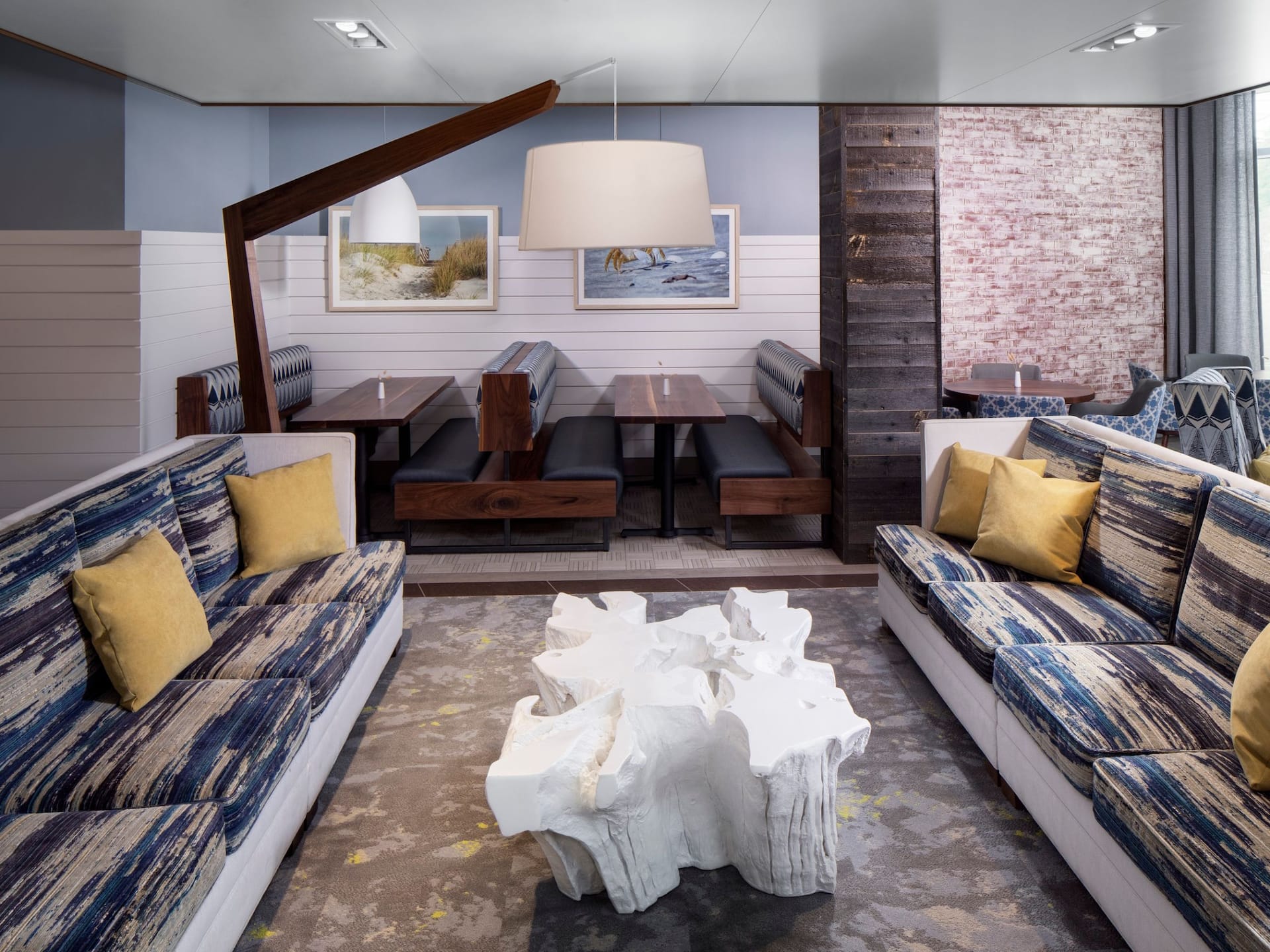 Hyatt Place Long Island/East End Lobby Lounge