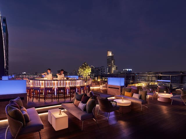 Hyatt Regency Bangkok Sukhumvit Spectrum Bar Seating