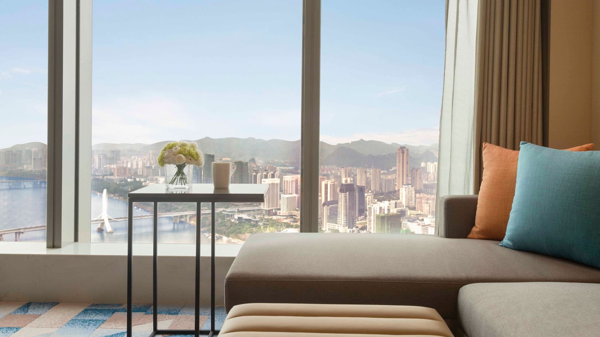 Hyatt Place Liuzhou Suite Sofa