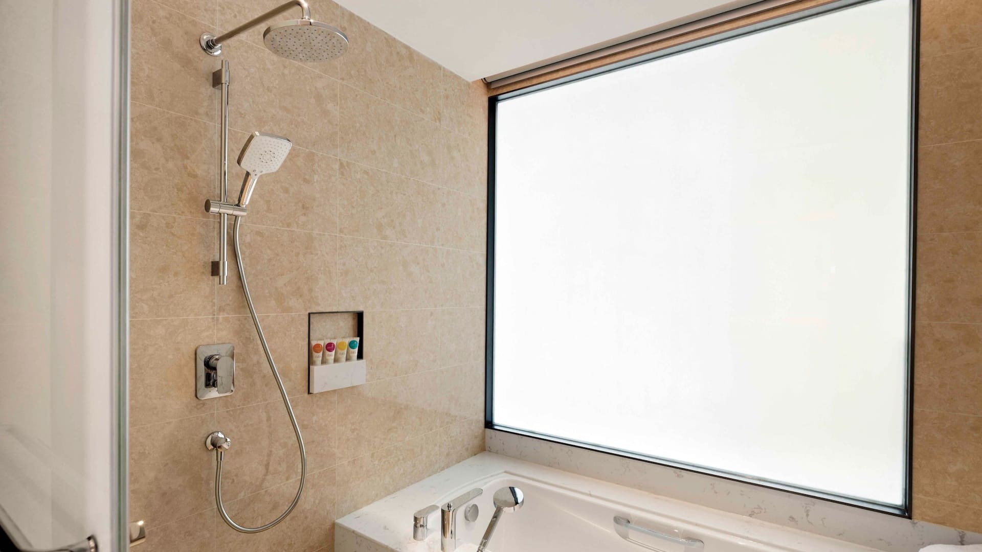5 de 6 Hyatt Place Liuzhou Bathroom