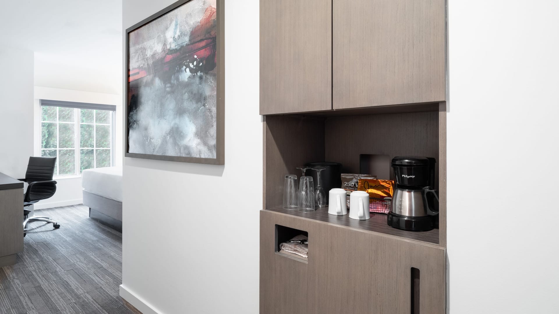 2/3 Hyatt House White Plains Studio Kitchenette