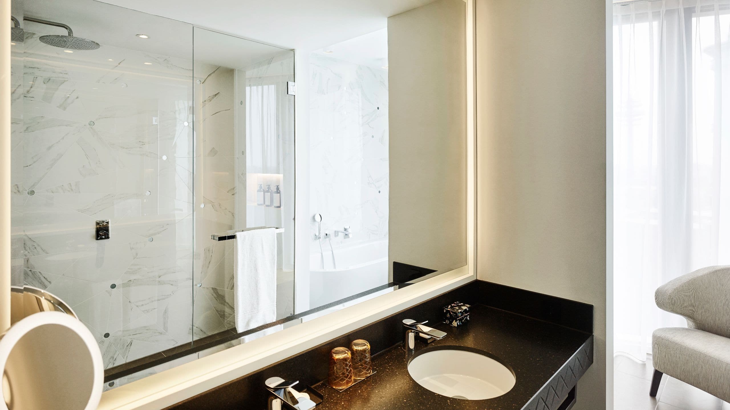 Andaz Vienna Am Belvedere Executive Suite Bathroom