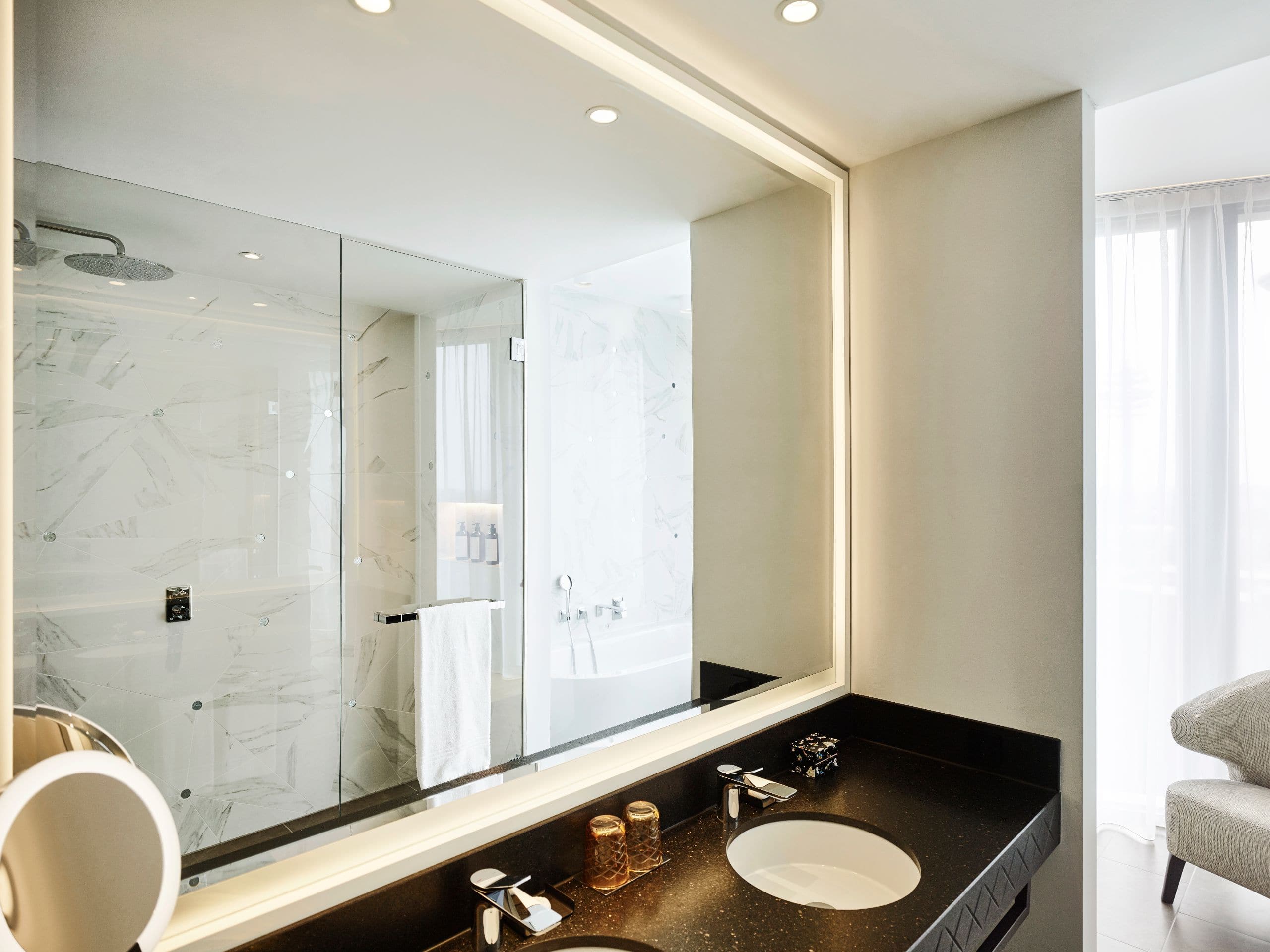 Andaz Vienna Am Belvedere Executive Suite Bathroom