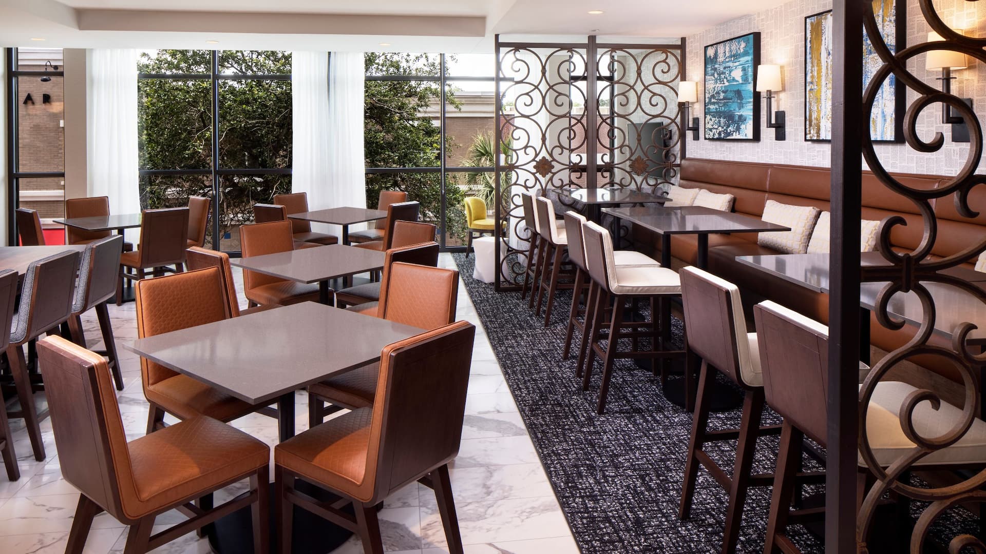 Hyatt Place Mount Pleasant Towne Centre Dining Area