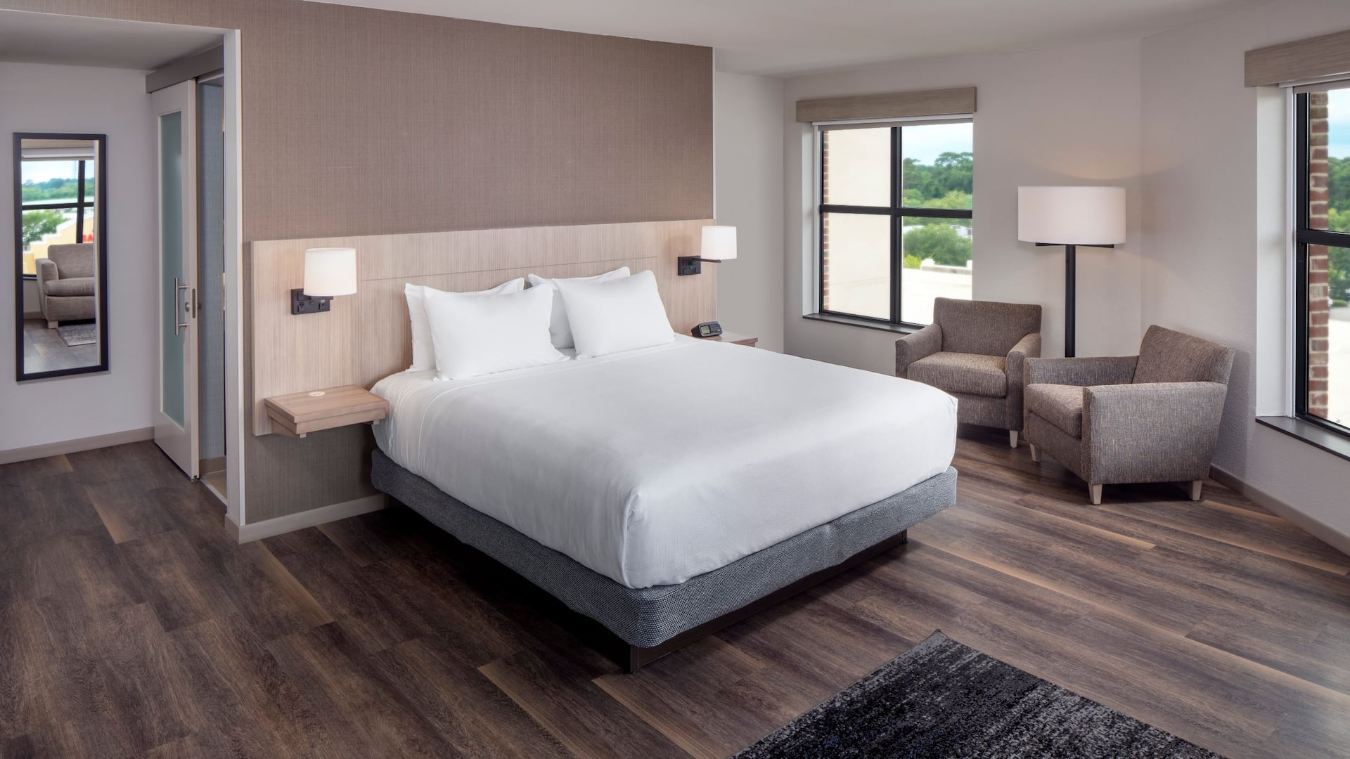King Corner Guestroom