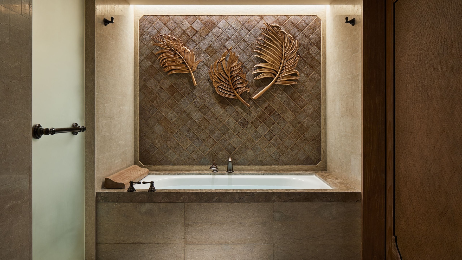 5 de 6 Hyatt Regency Bali Family Suite Bathtub