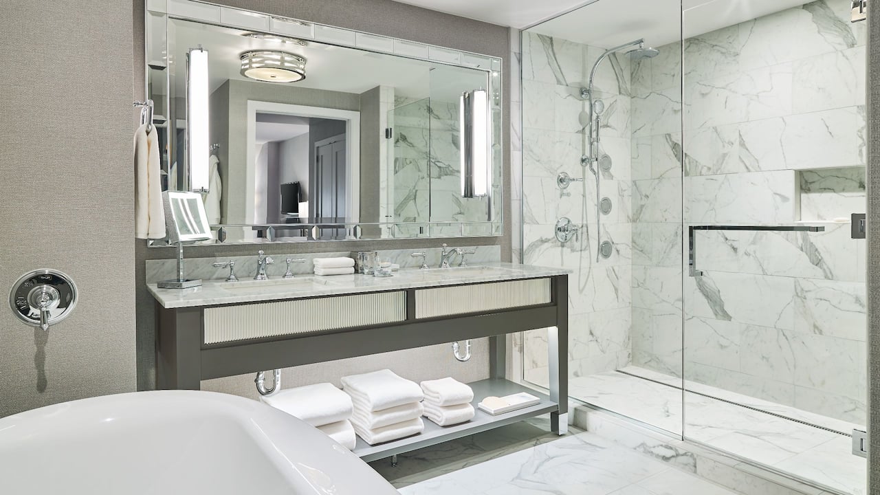 Grand Hyatt Vail Gore Creek Suite Guest Bathroom