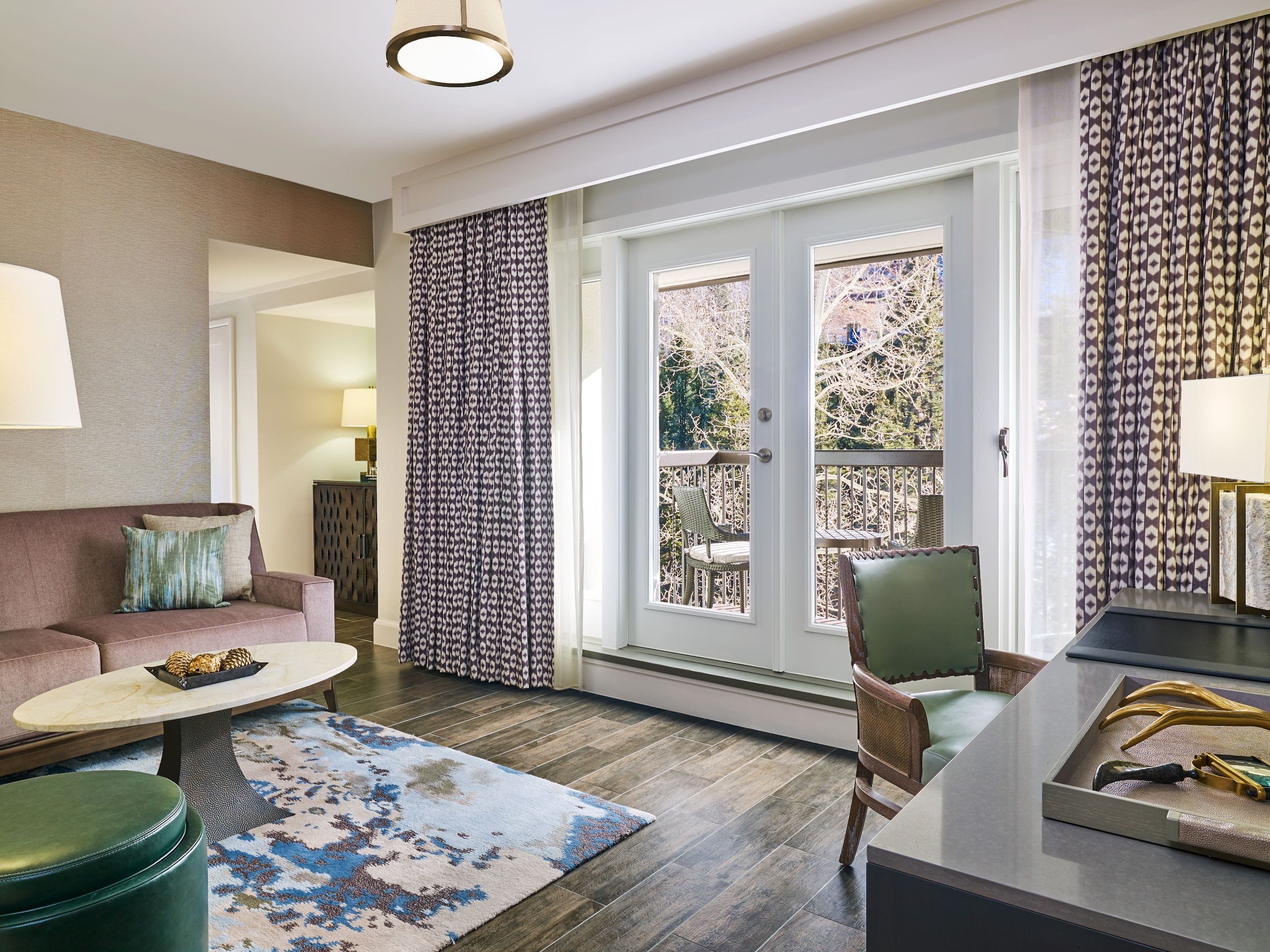King Junior Mountain View Suite 