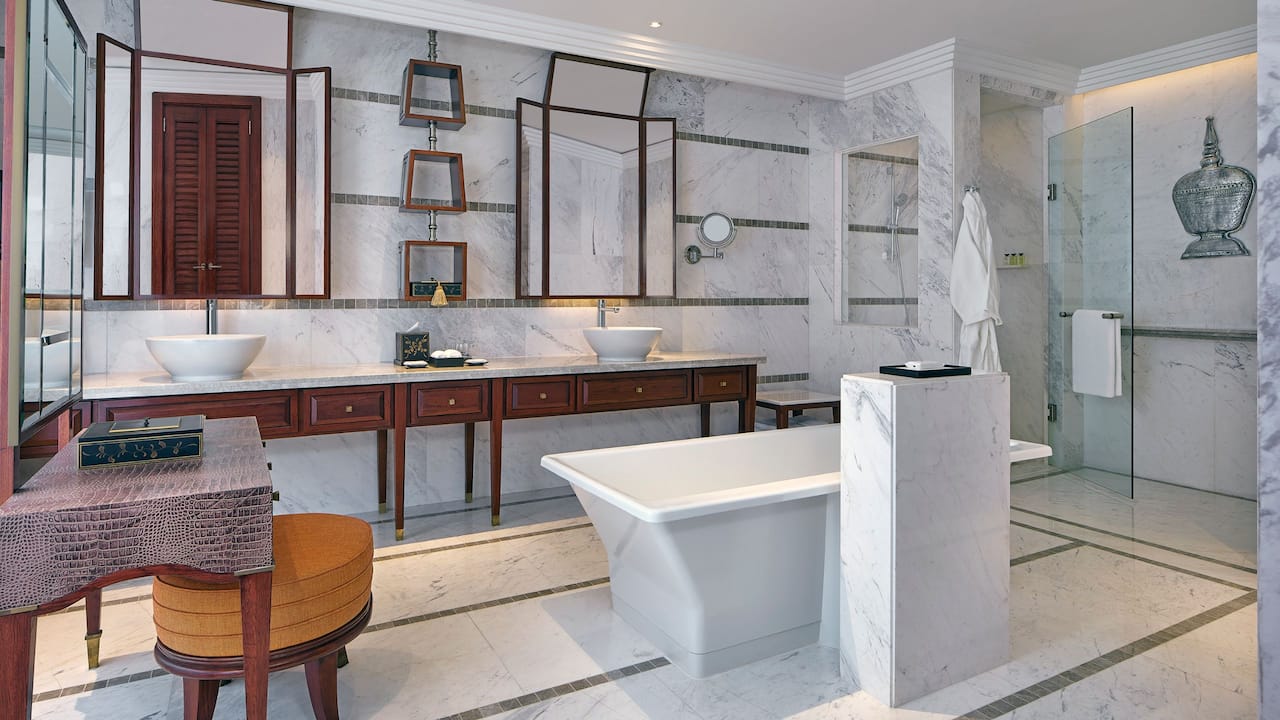 Luxury 5-star hotel in Siem Reap Park Deluxe Bathroom