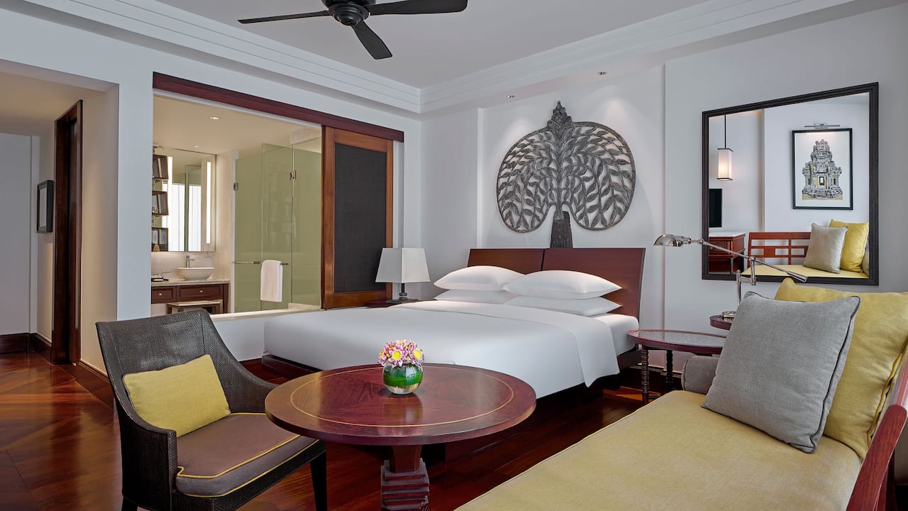 Luxury Hotel in Siem Reap 1 King Bed
