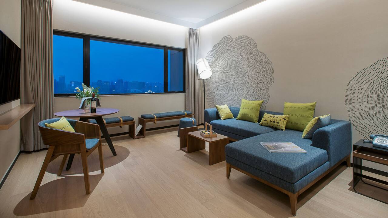 Suite with Sanlitun city view and 1/3 bedroom angel