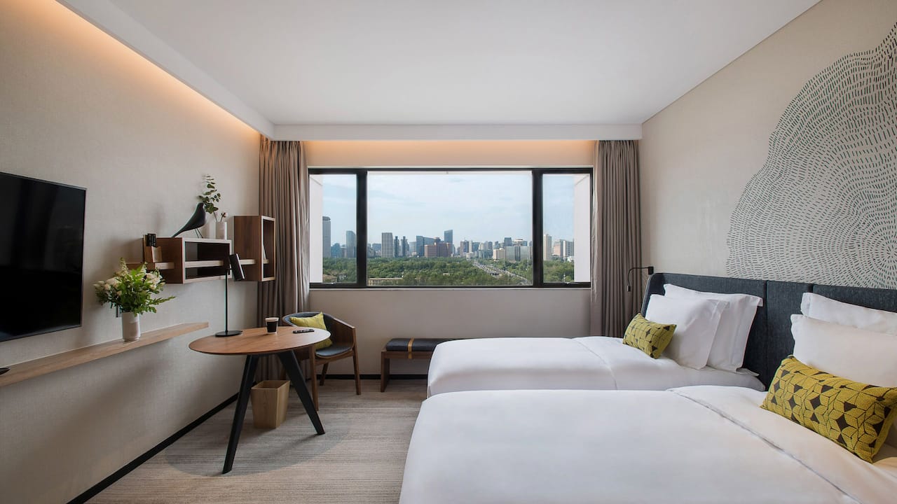 2 Twin Beds with Sanlitun View