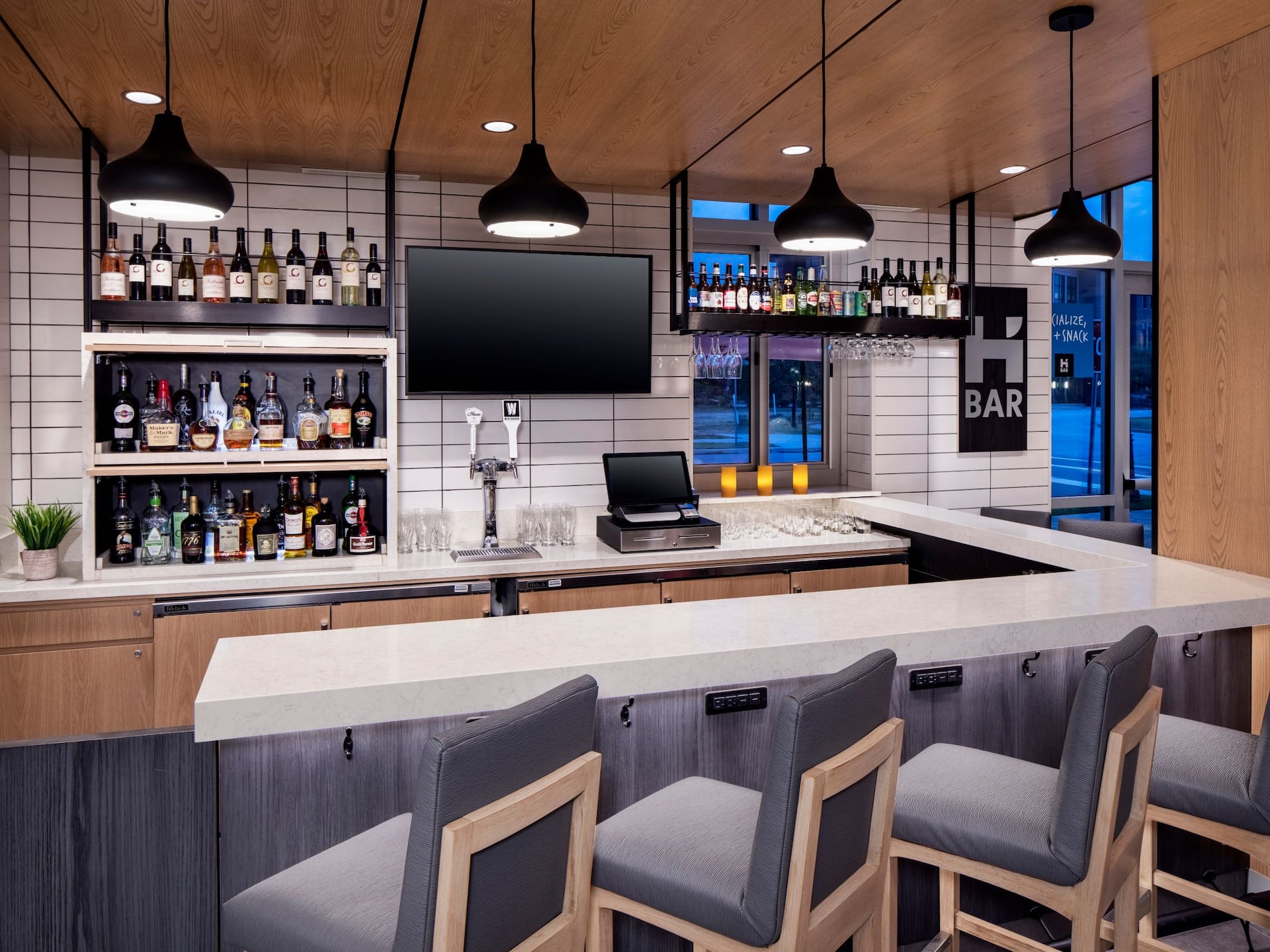 Hyatt House Charleston / Mount Pleasant H Bar