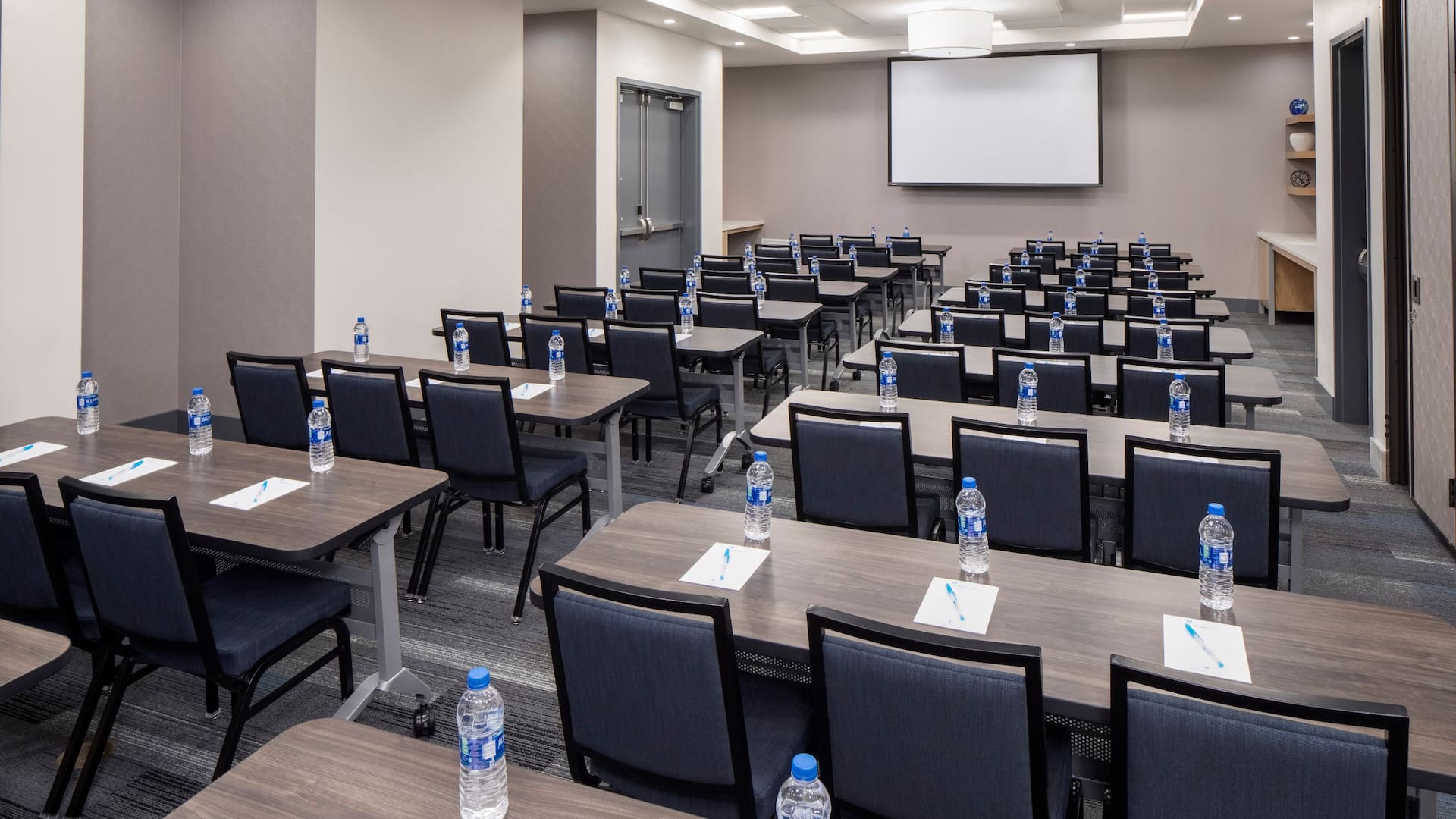 Hyatt House Charleston / Mount Pleasant Meeting Room Classroom Setup