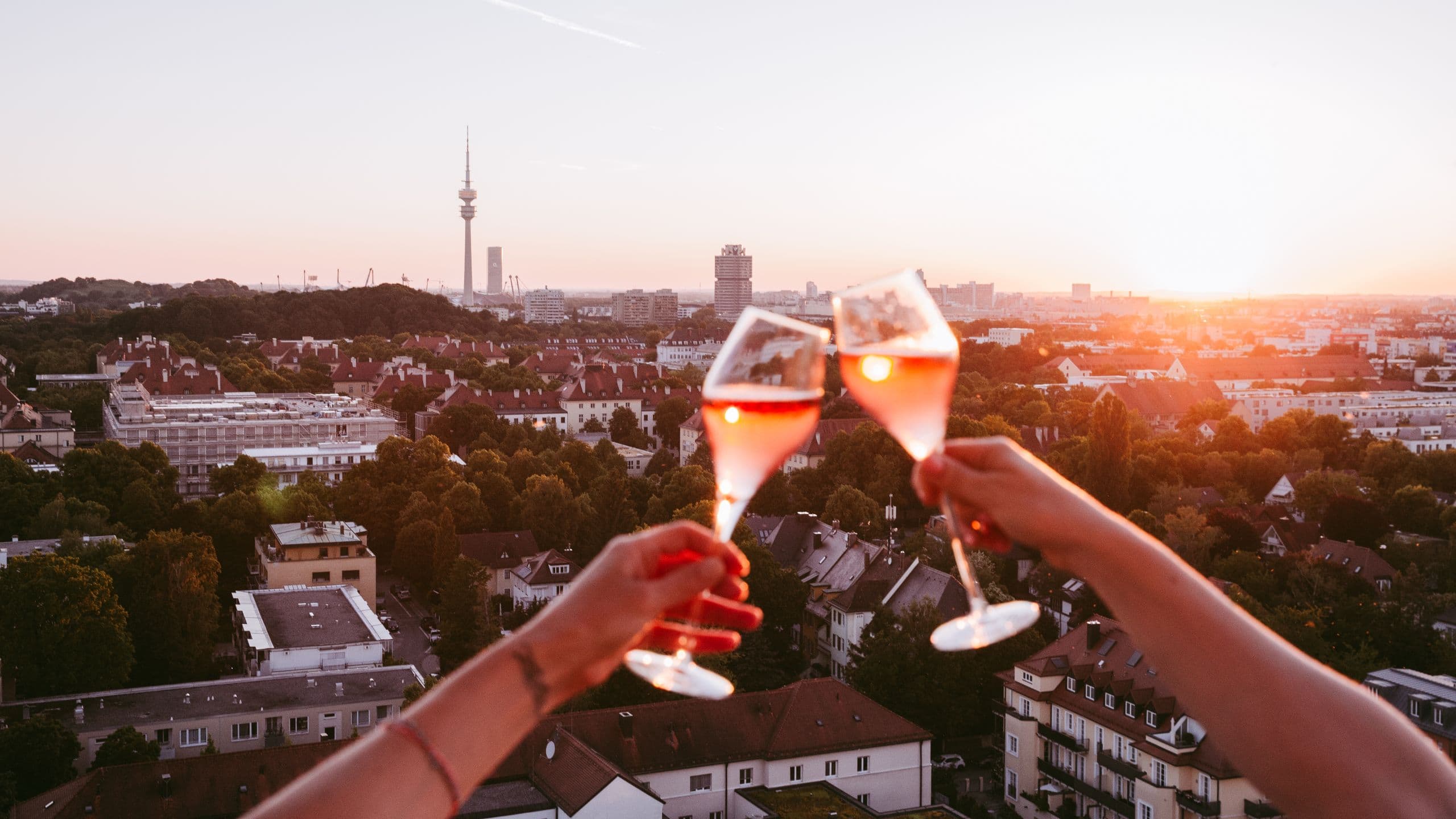 Andaz Munich Schwabinger Tor Muniqo Cocktail Toasting