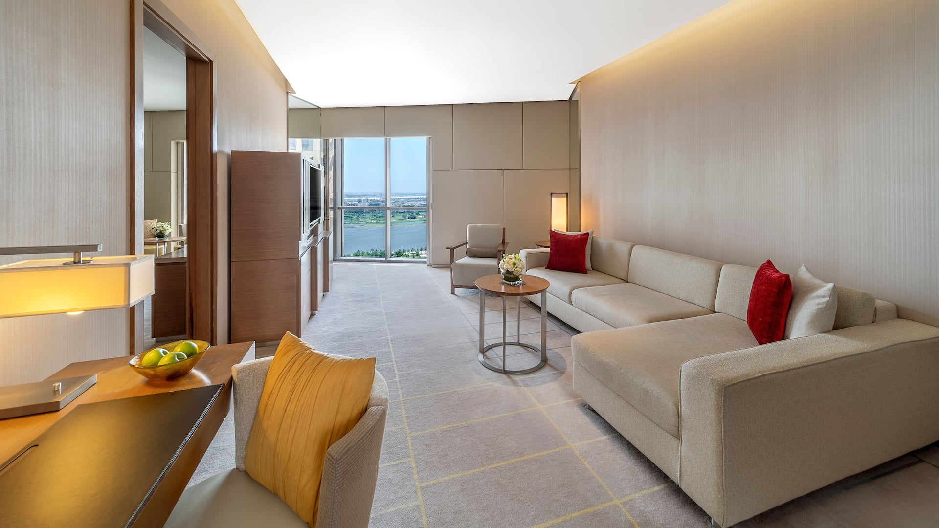 3 von 8 Hyatt Regency Dubai Creek Heights Emiri Suite Living Room