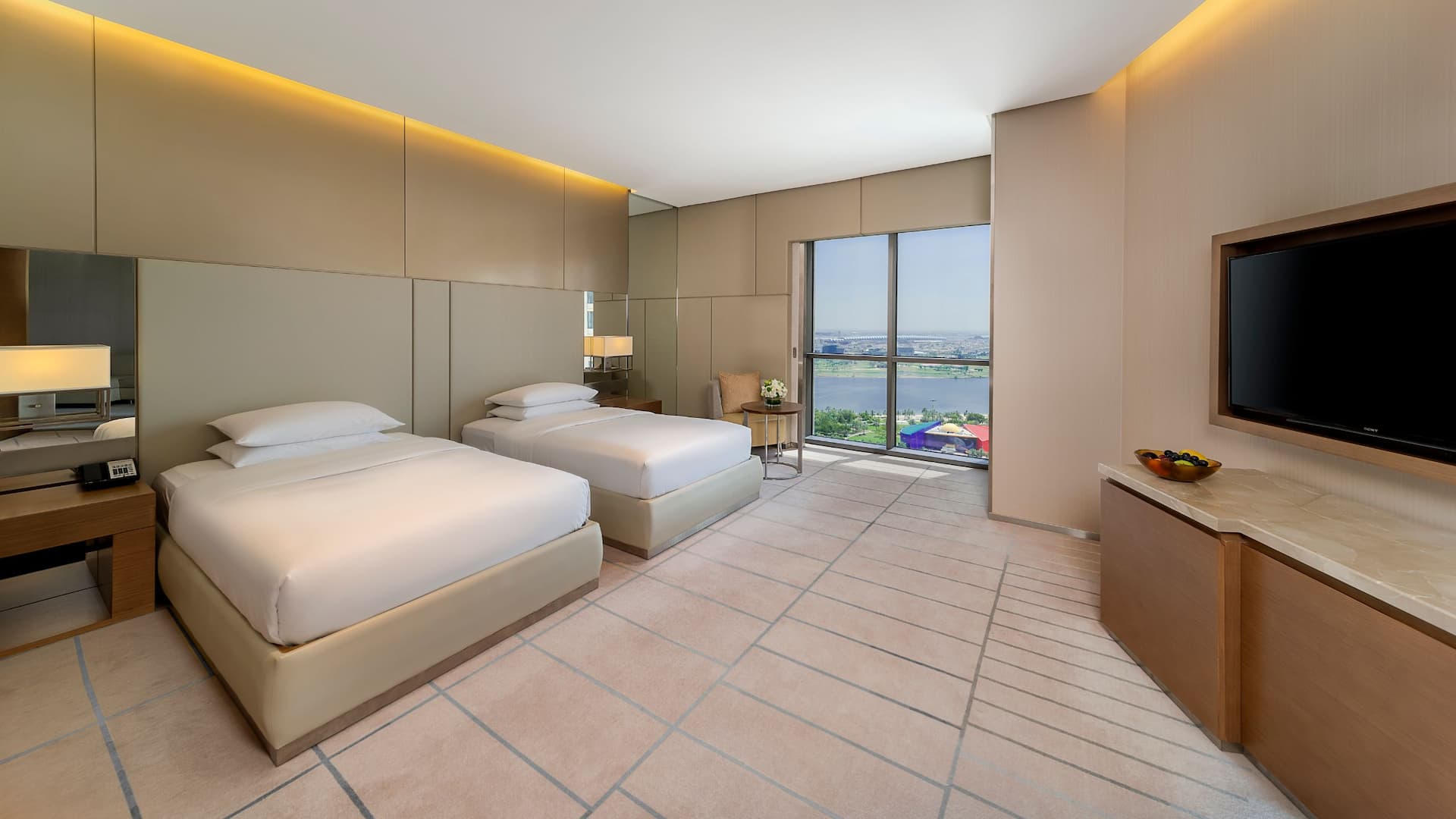 2 von 8 Hyatt Regency Dubai Creek Heights Emiri Suite Twin Bedroom