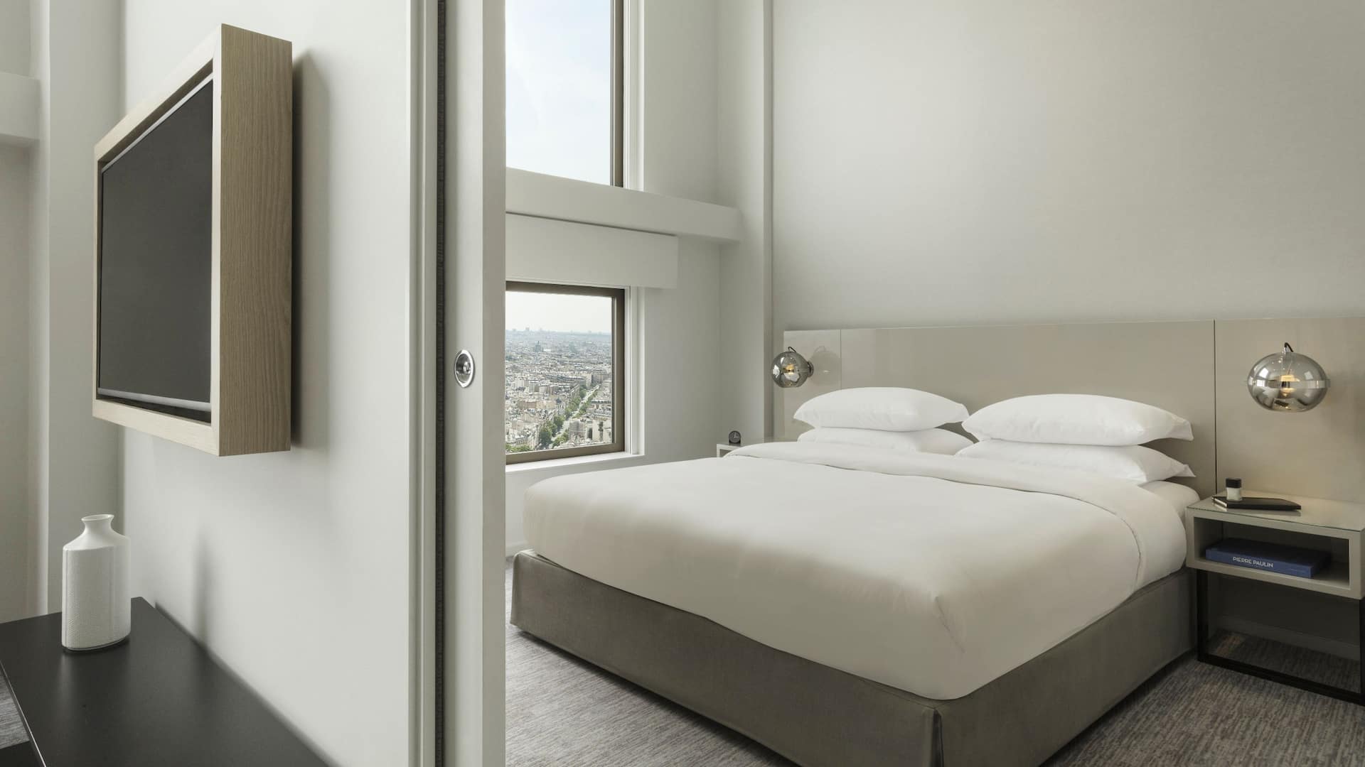 Hyatt Regency Paris Étoile Loft Bedroom
