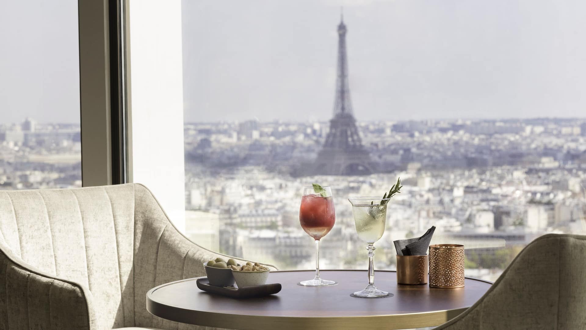 Hyatt Regency Paris Etoile Windo Skybar