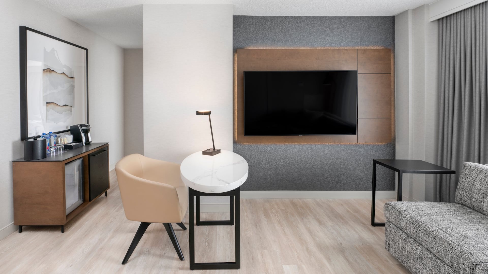 3 von 5 Hyatt Regency Deerfield Two Bed Suite Living Area