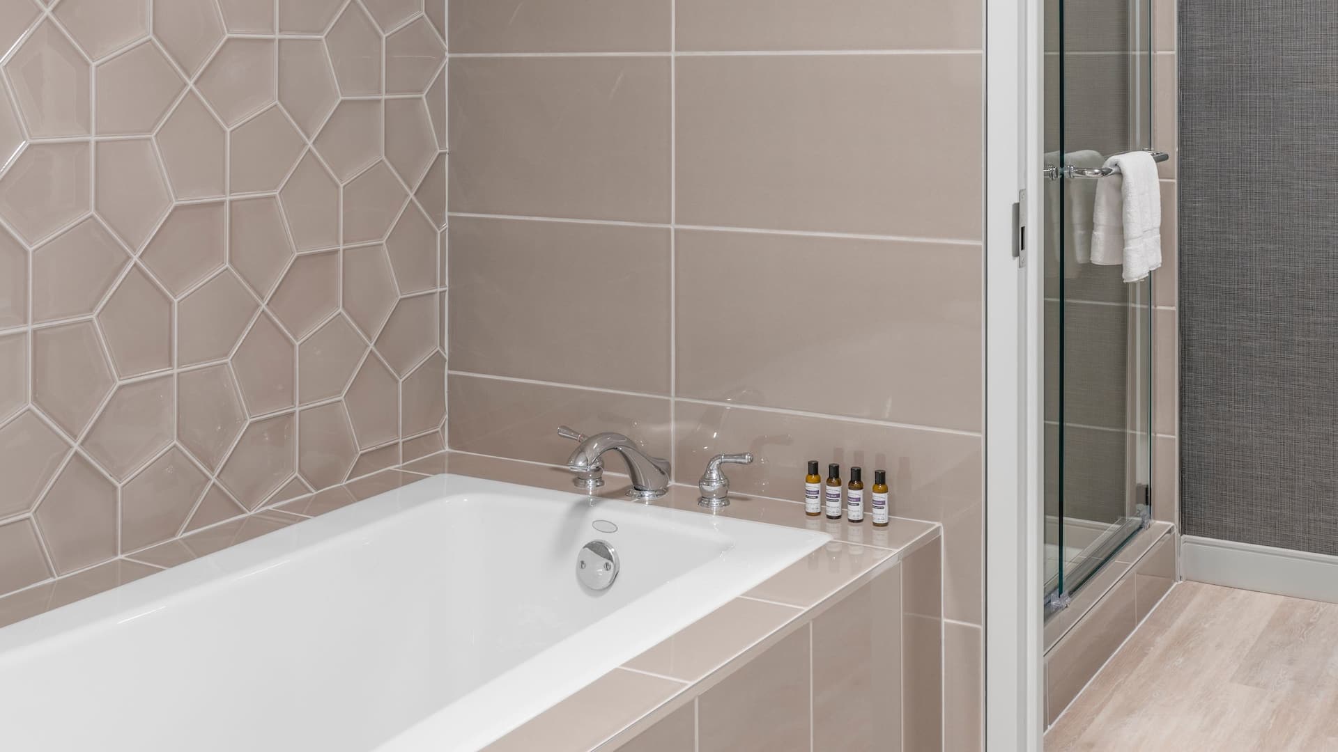 5 von 5 Hyatt Regency Deerfield Presidential Suite Bathtub