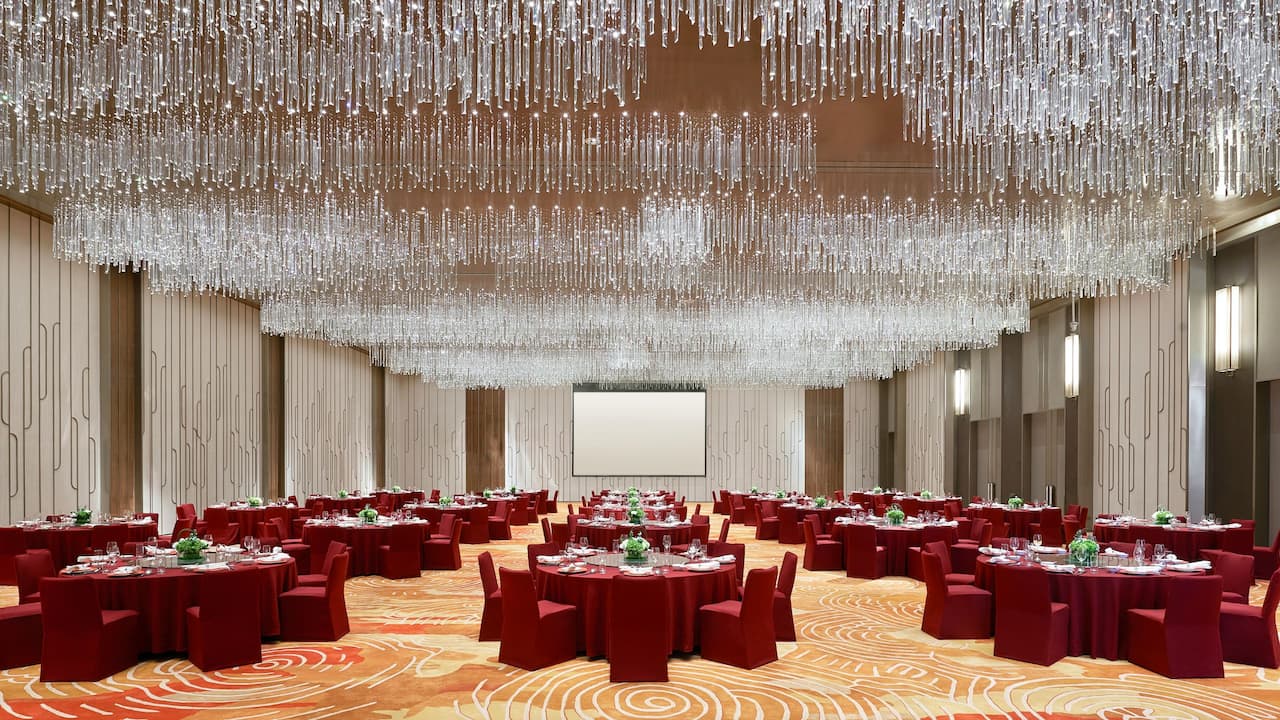 Regency Ballroom Round Table